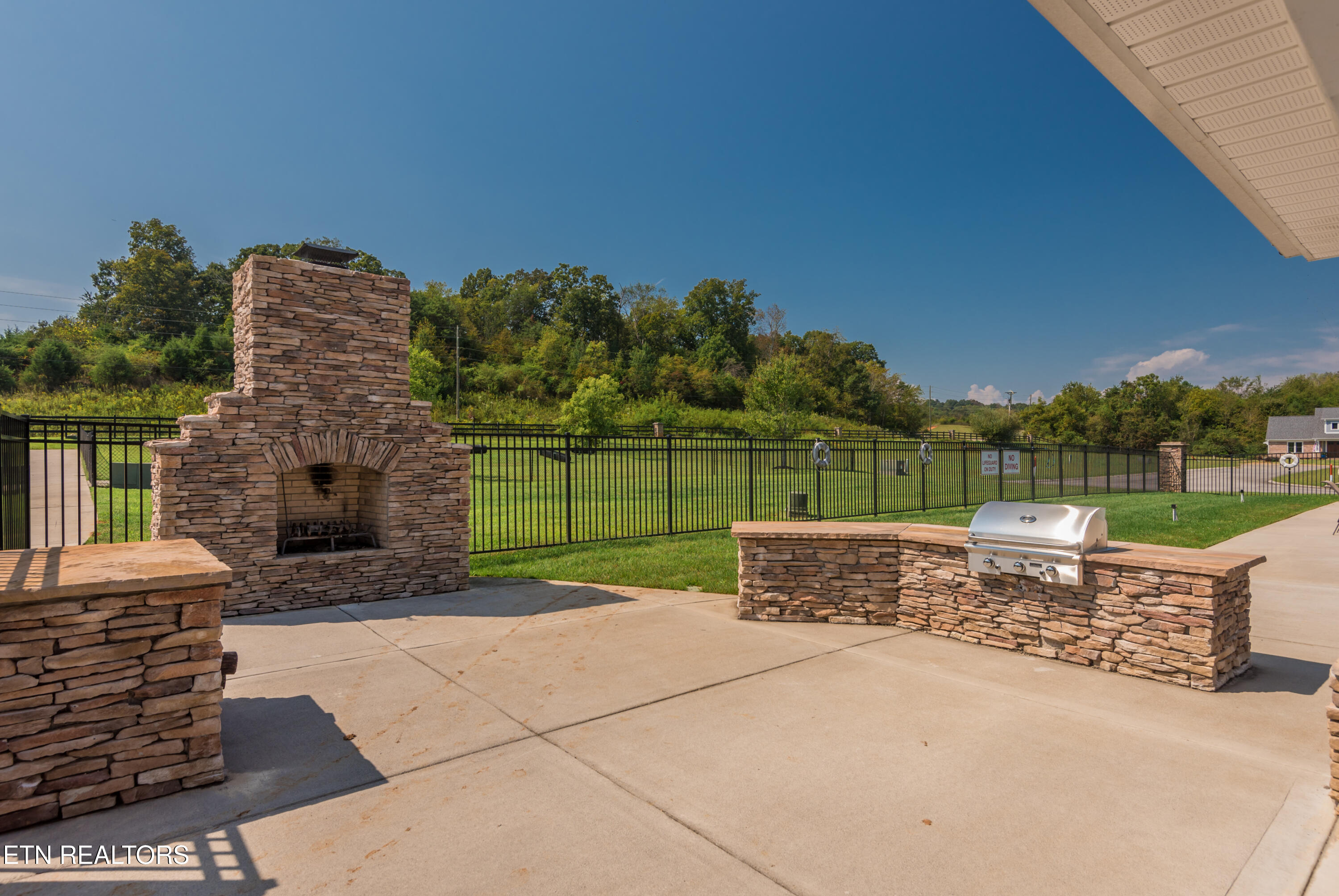 305 Charleston Light Loudon TN 37774