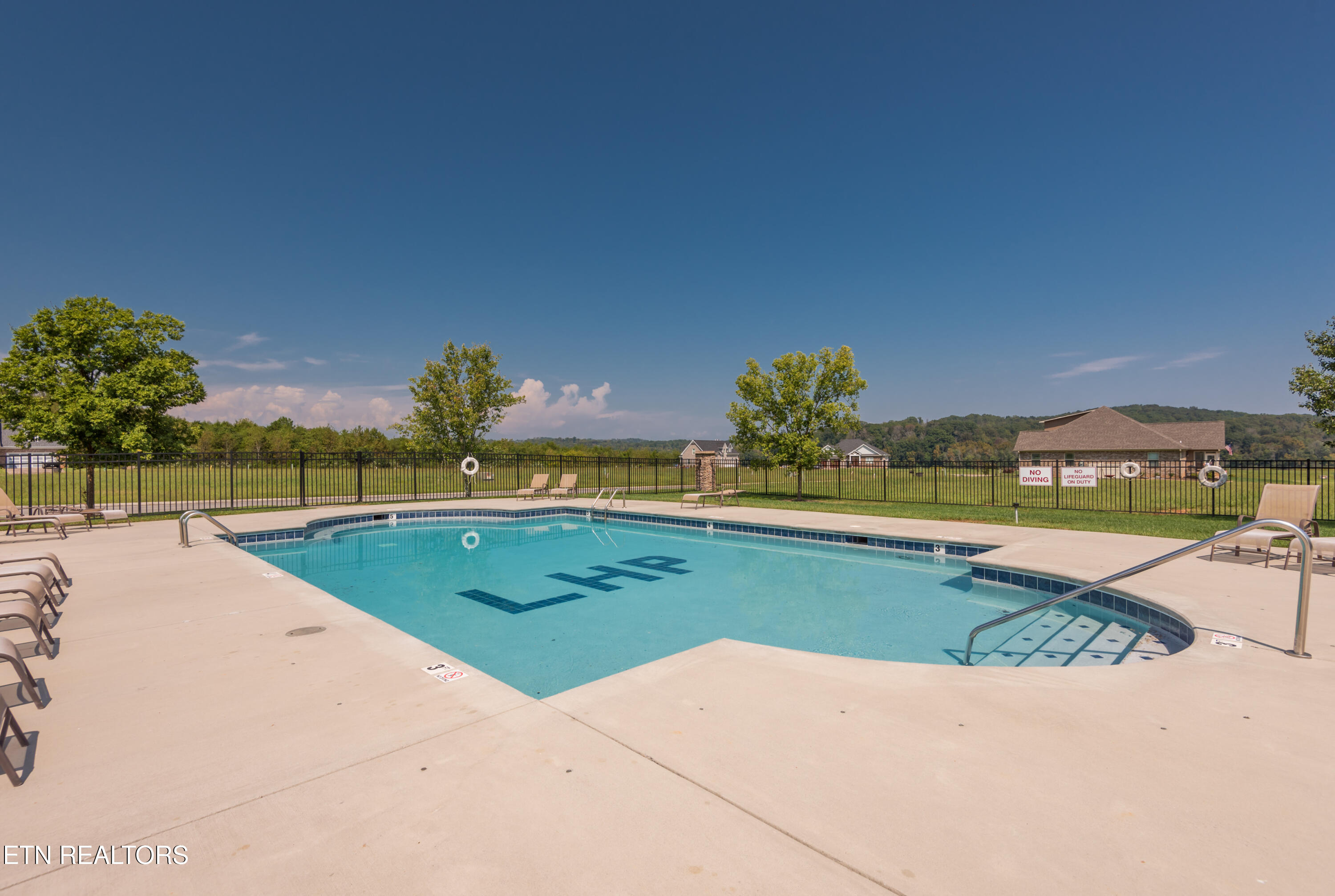 305 Charleston Light Loudon TN 37774