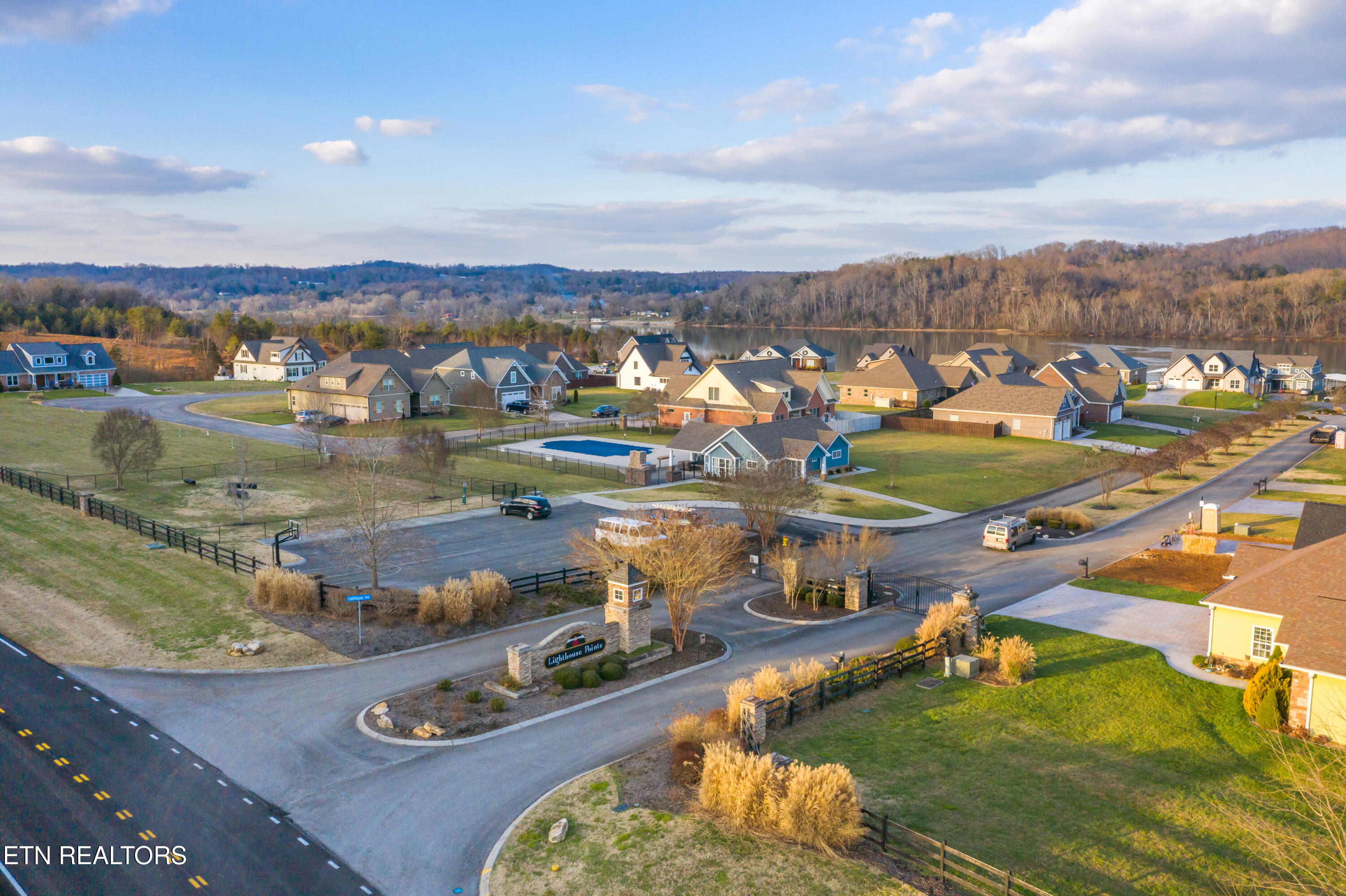 305 Charleston Light Loudon TN 37774