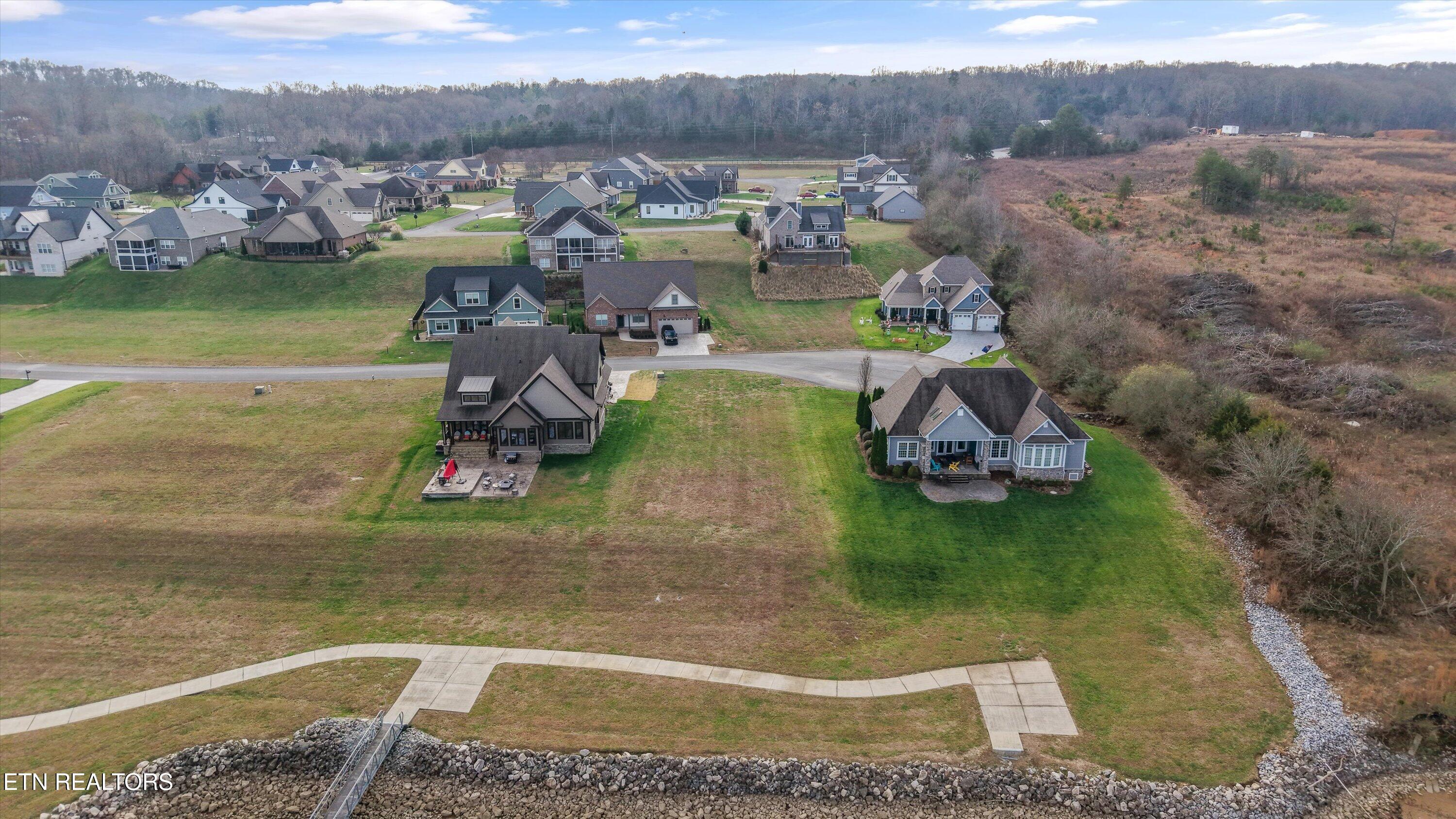 305 Charleston Light Loudon TN 37774