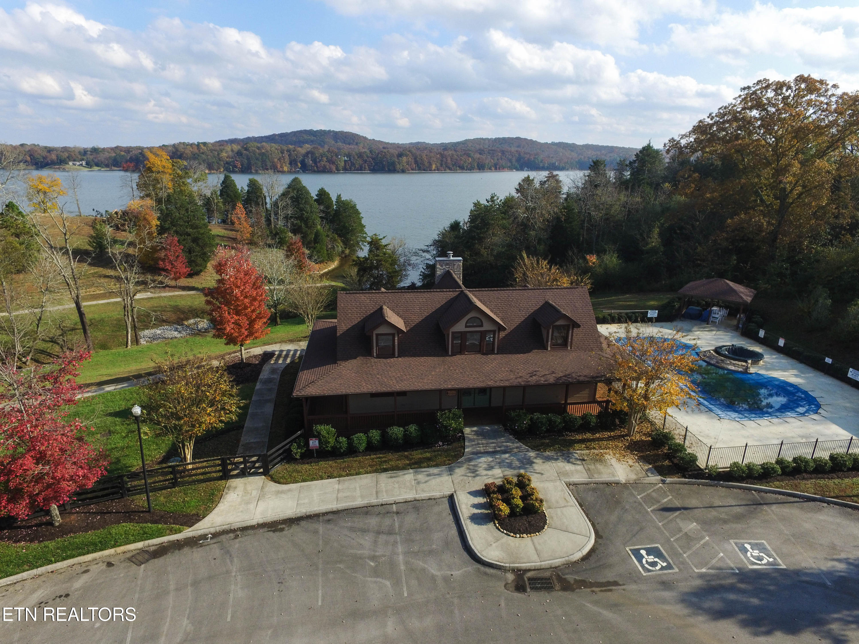 147 Docks Of The Bay Drive Harriman TN 37748