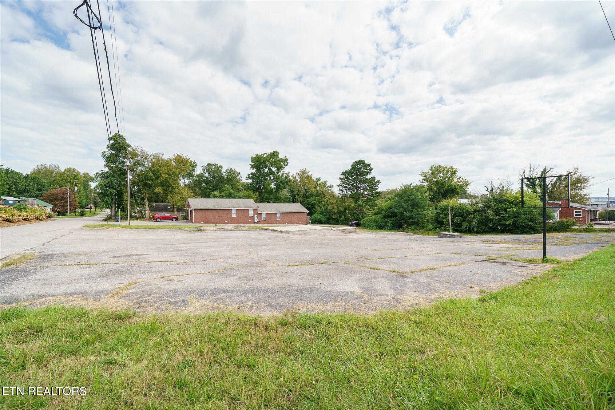 39 W Jackson Street Cookeville TN 38501