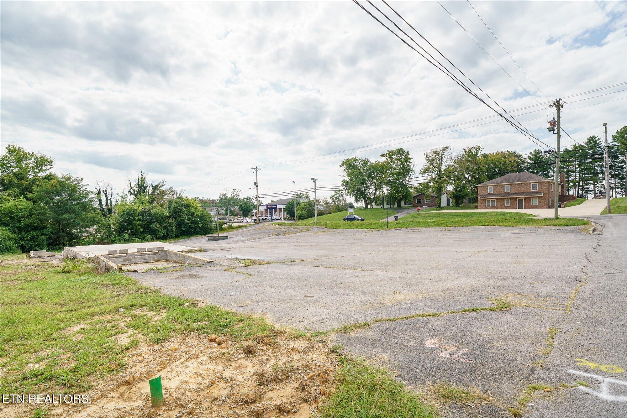 39 W Jackson Street Cookeville TN 38501