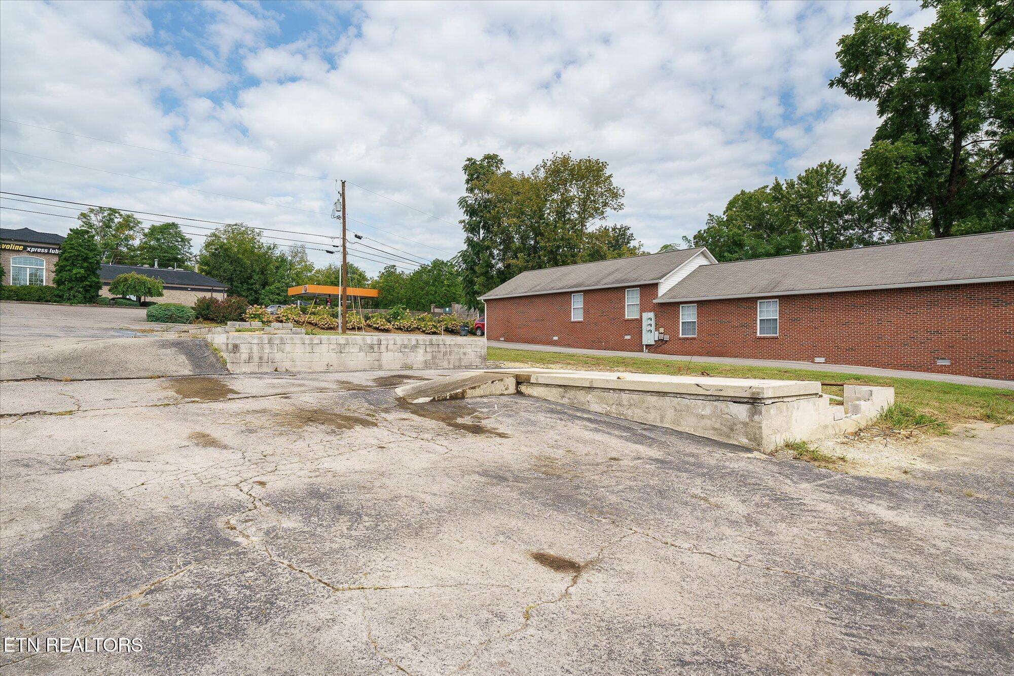 39 W Jackson Street Cookeville TN 38501