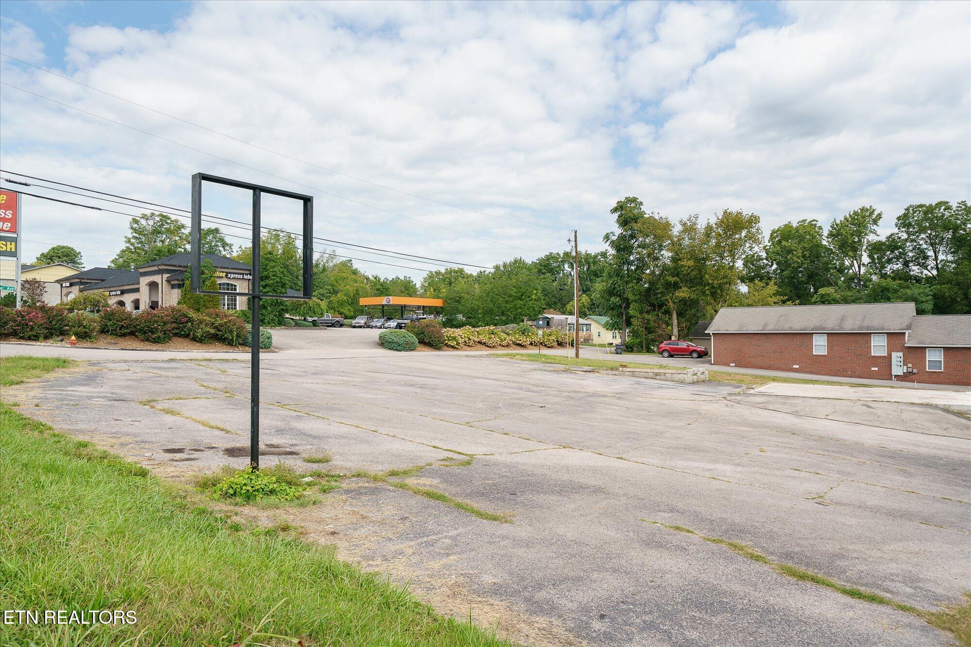 39 W Jackson Street Cookeville TN 38501
