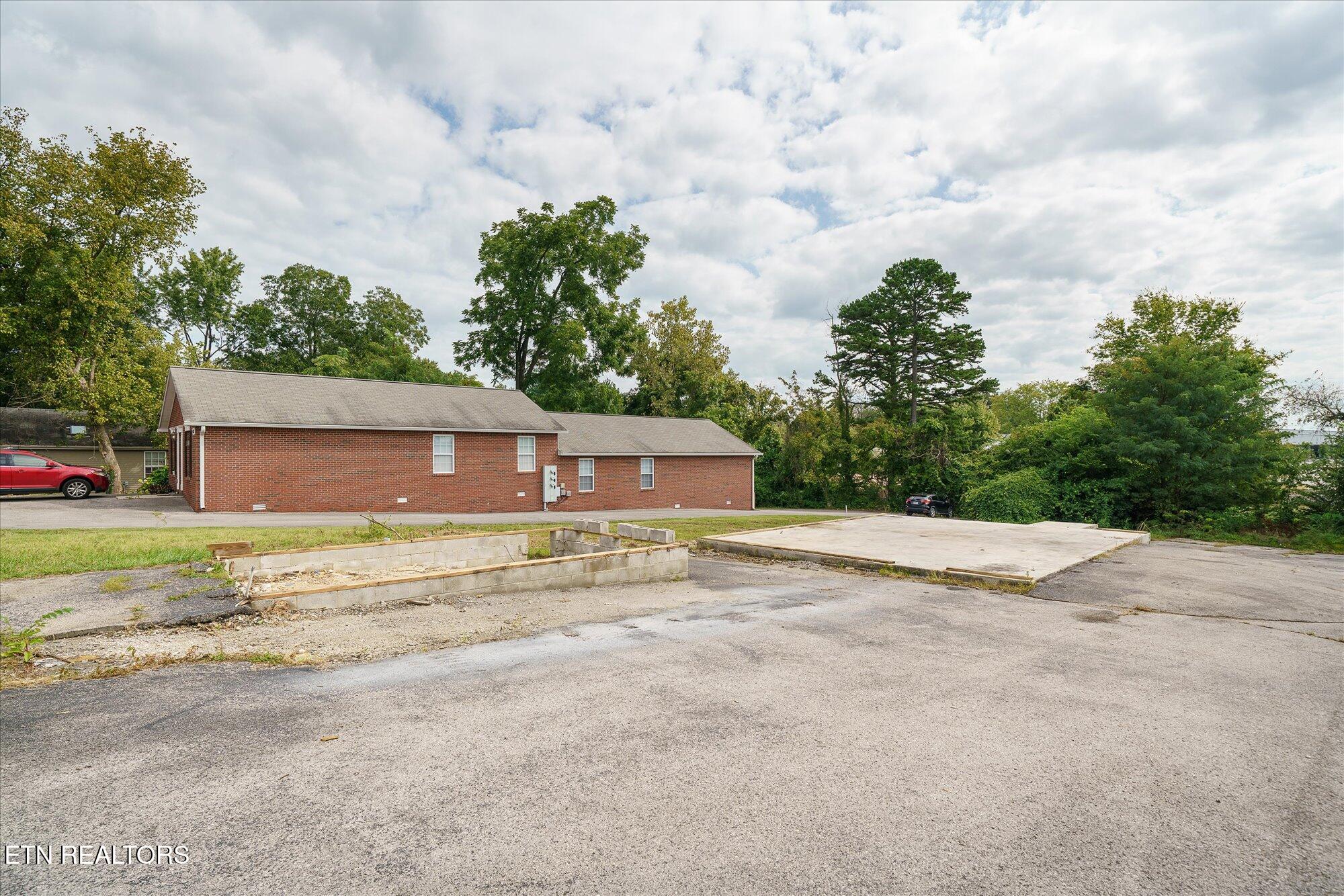 39 W Jackson Street Cookeville TN 38501