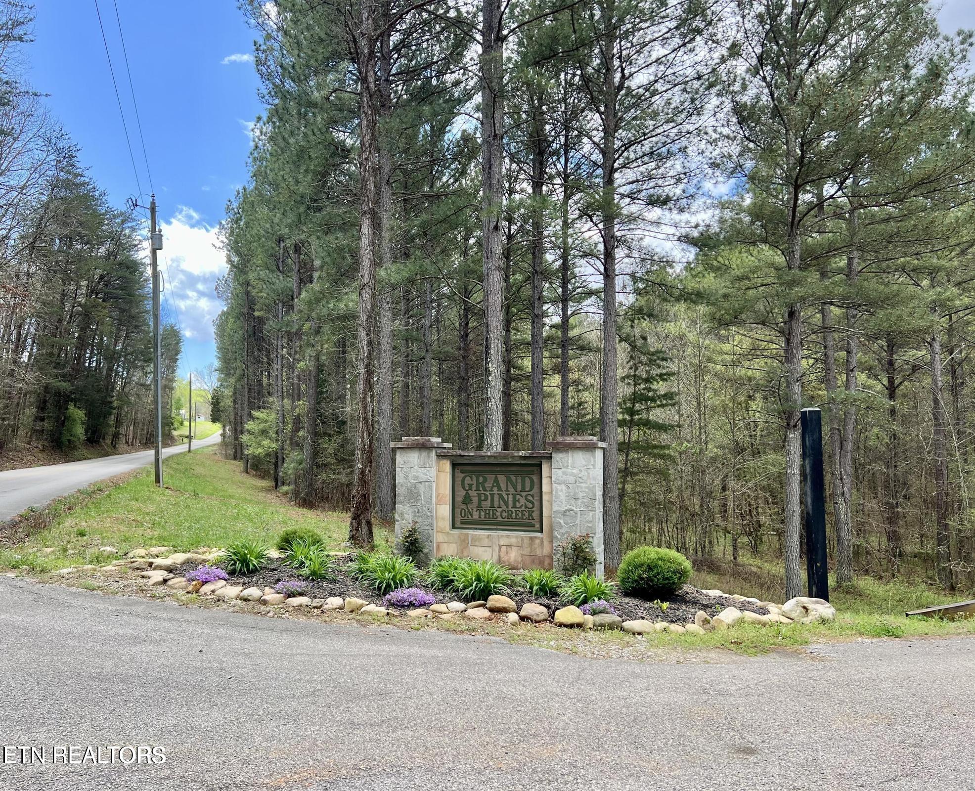 1727 Grand Pine Point Maryville TN 37801