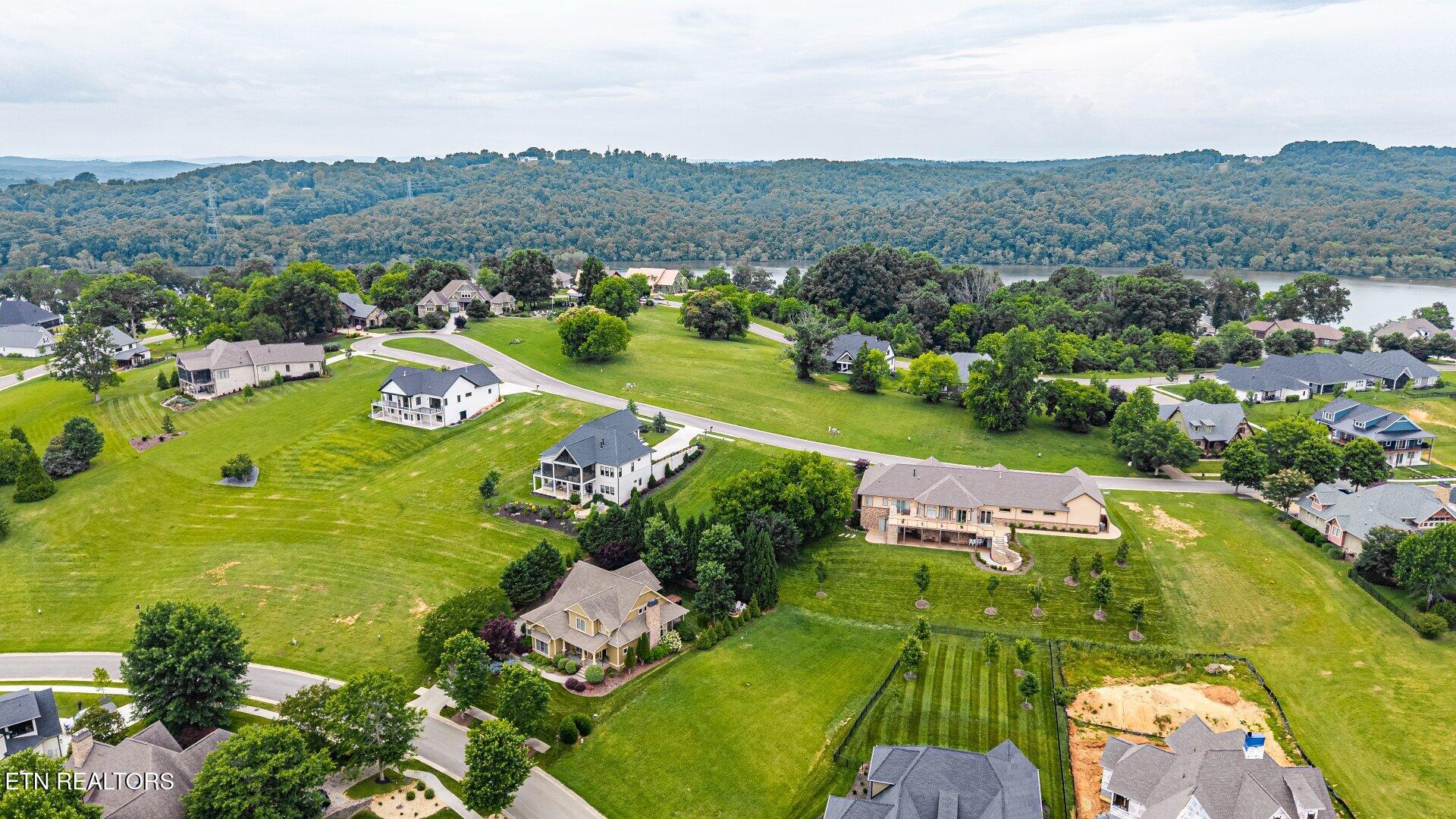 1587 Eagle Point Drive Loudon TN 37774