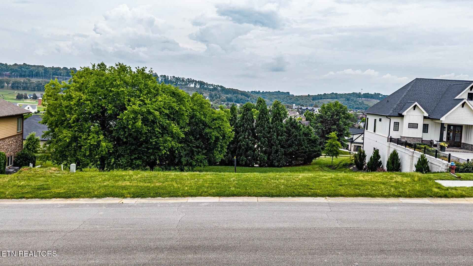 1587 Eagle Point Drive Loudon TN 37774