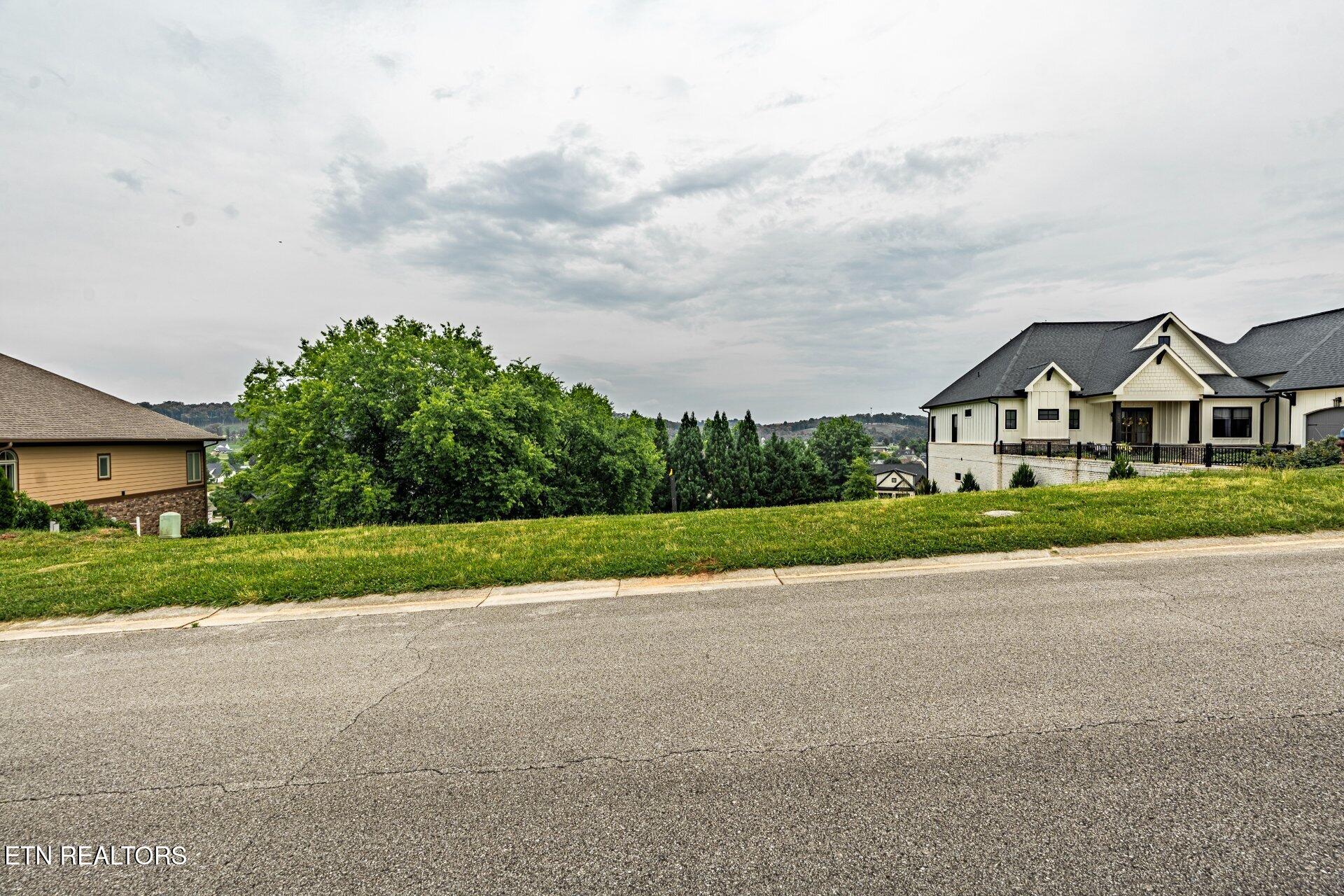 1587 Eagle Point Drive Loudon TN 37774