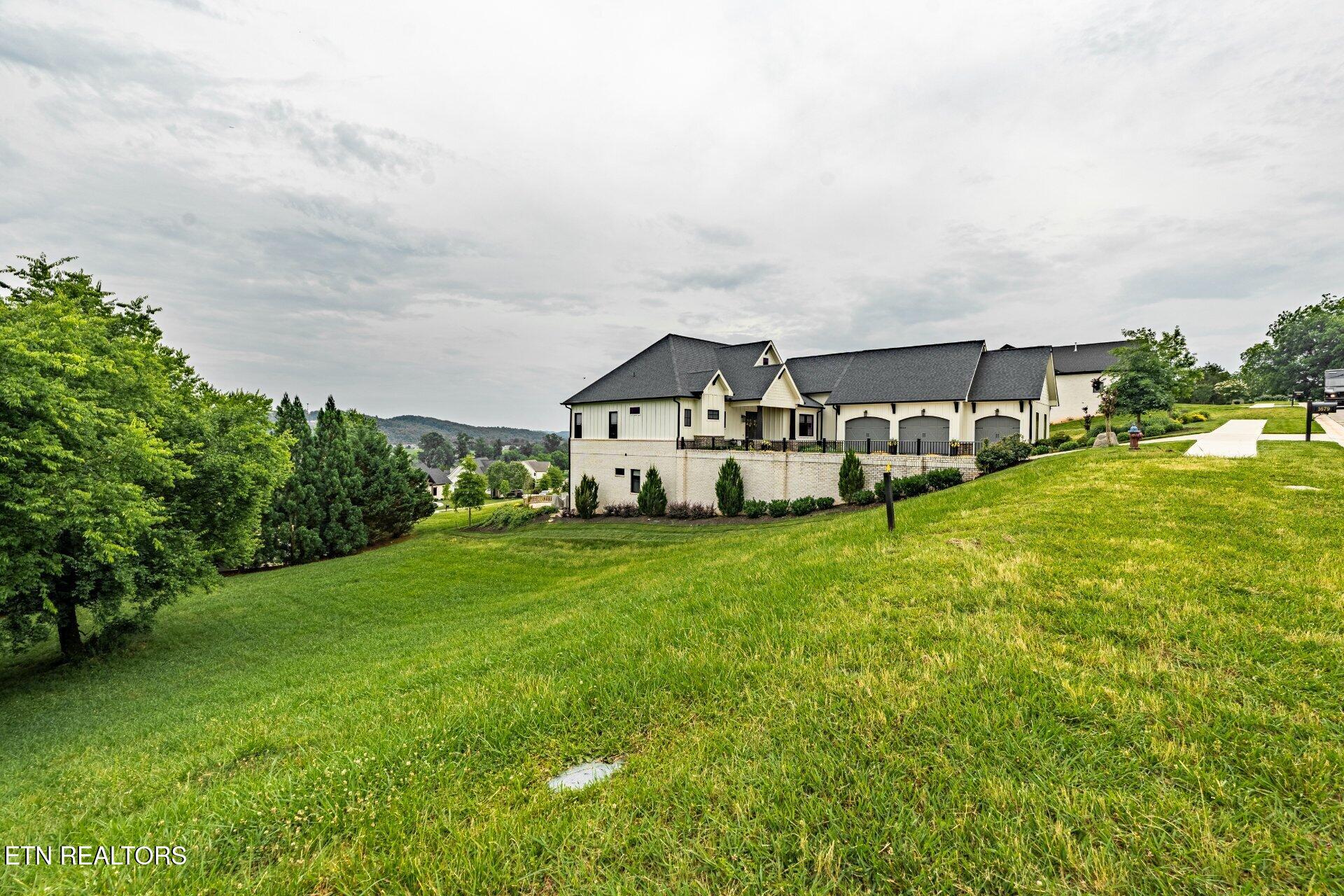 1587 Eagle Point Drive Loudon TN 37774