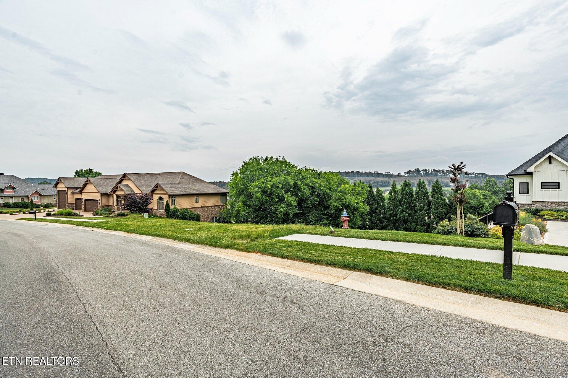 1587 Eagle Point Drive Loudon TN 37774
