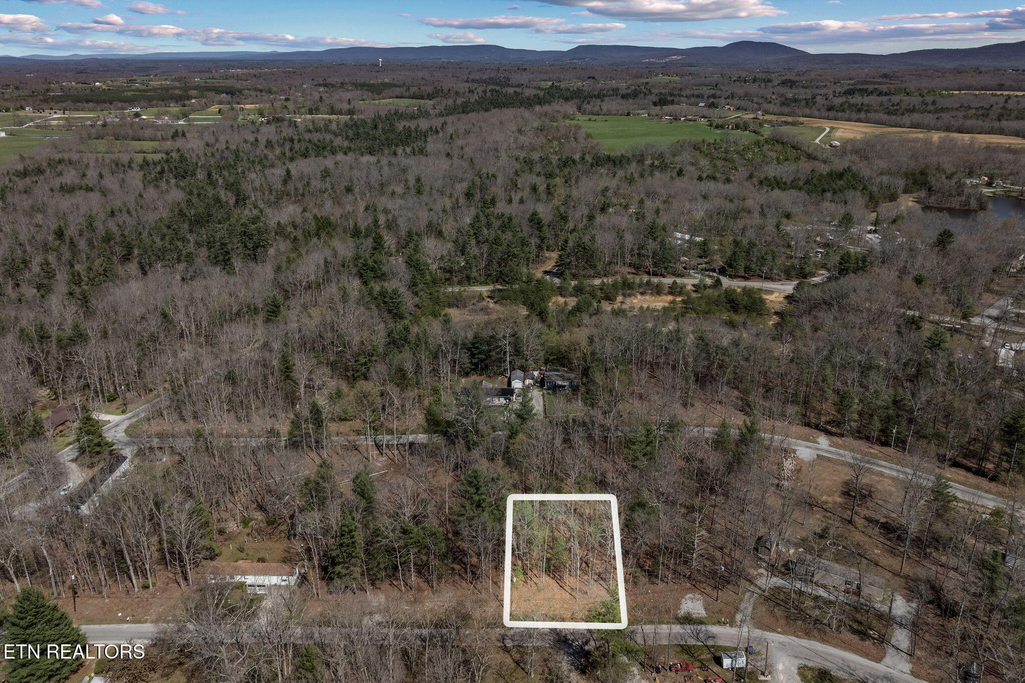 6054 Loch Loosa Drive Crossville TN 38572