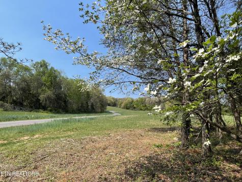 140 Padstow Lane Lenoir City TN 37772