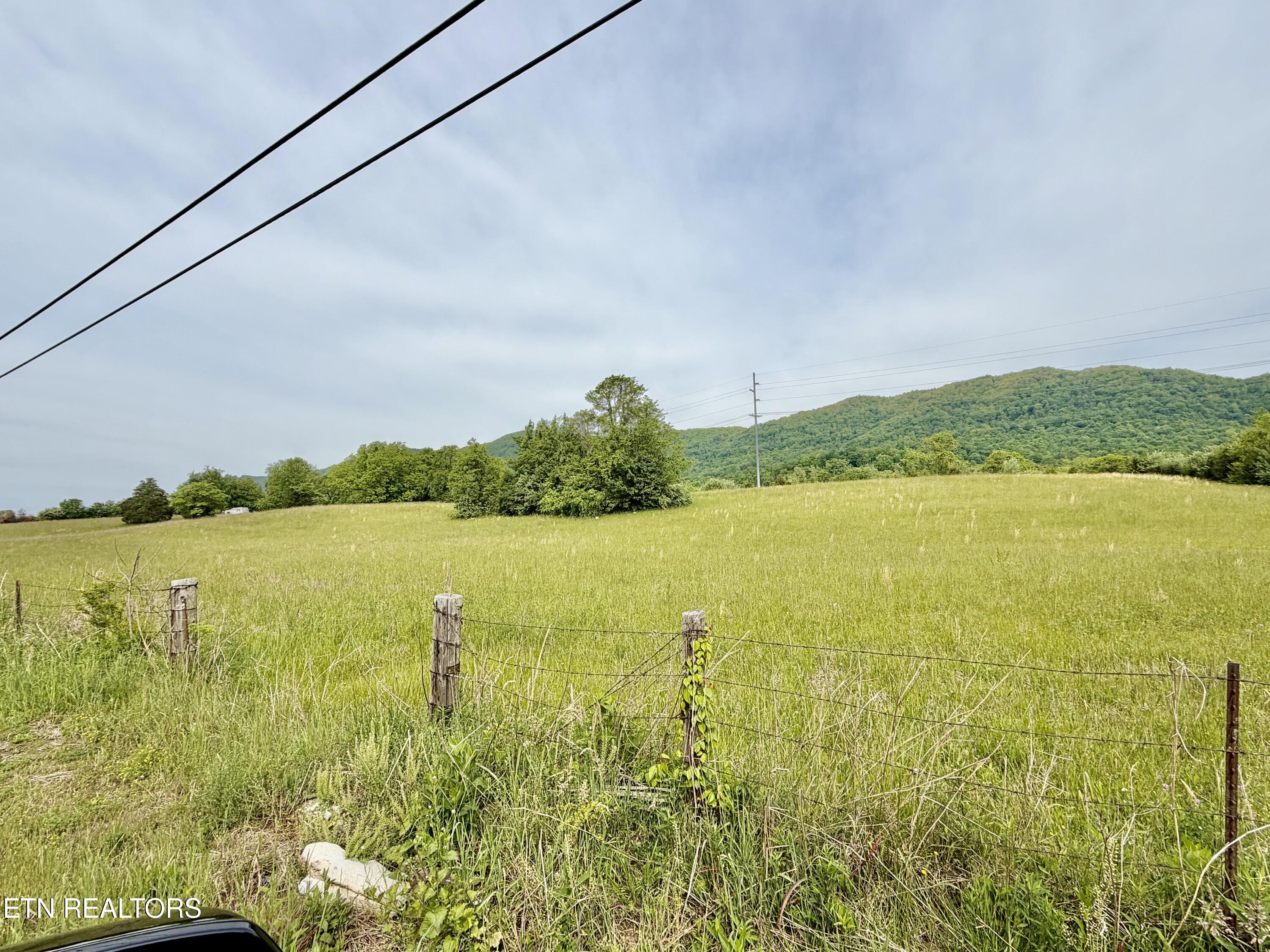 2702 Old Highway 63 Speedwell TN 37870