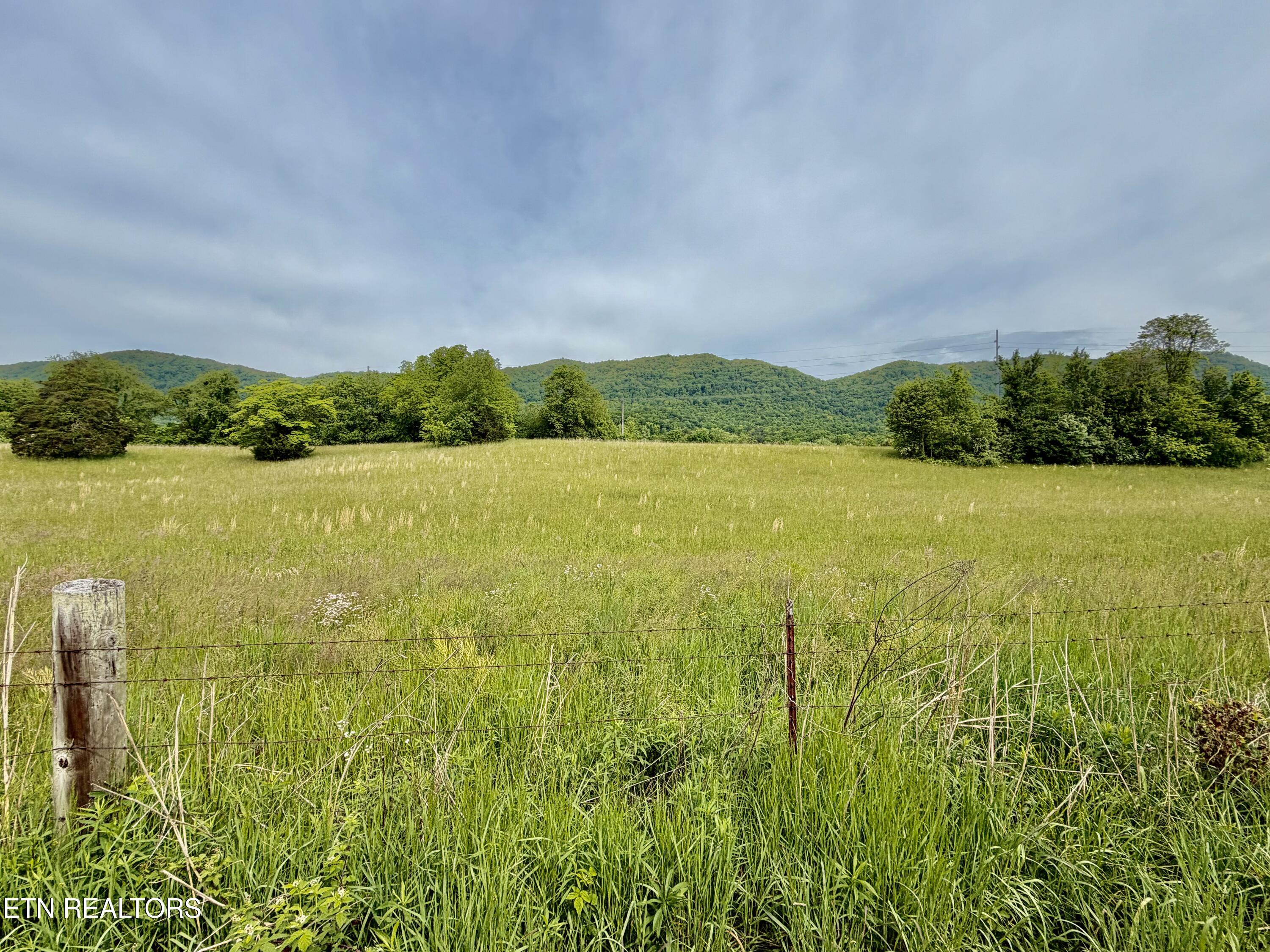 2702 Old Highway 63 Speedwell TN 37870