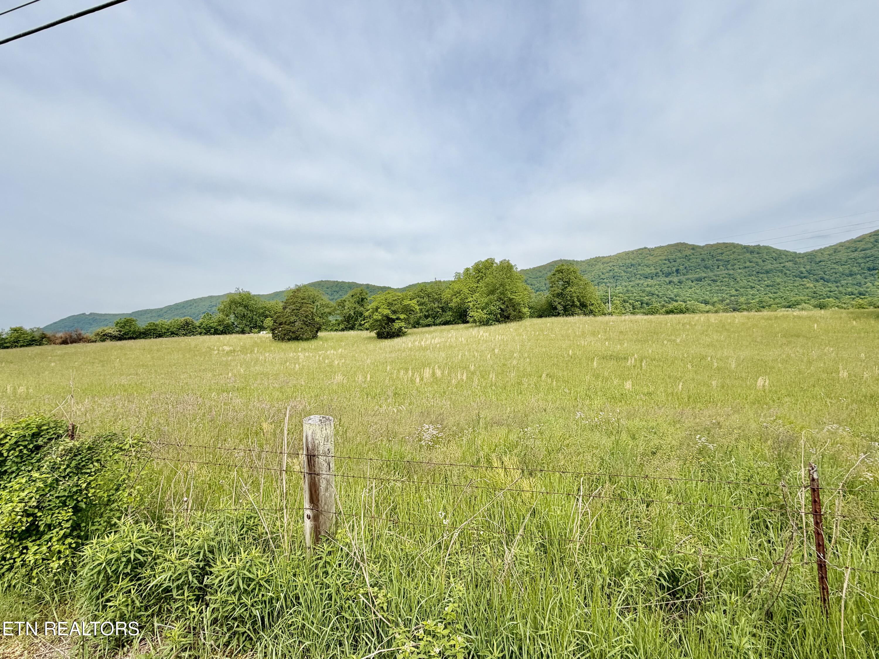 2702 Old Highway 63 Speedwell TN 37870