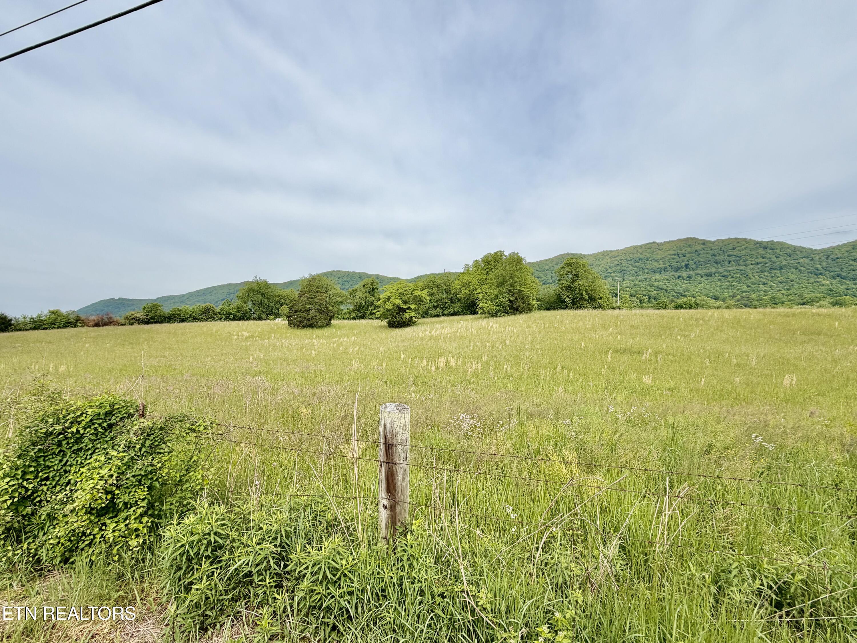2702 Old Highway 63 Speedwell TN 37870
