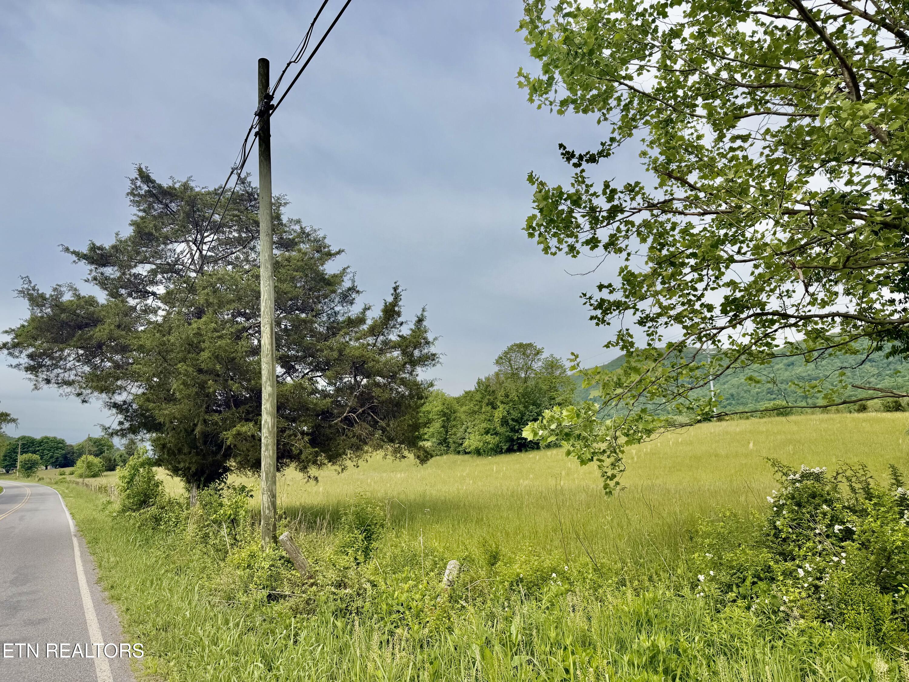 2702 Old Highway 63 Speedwell TN 37870