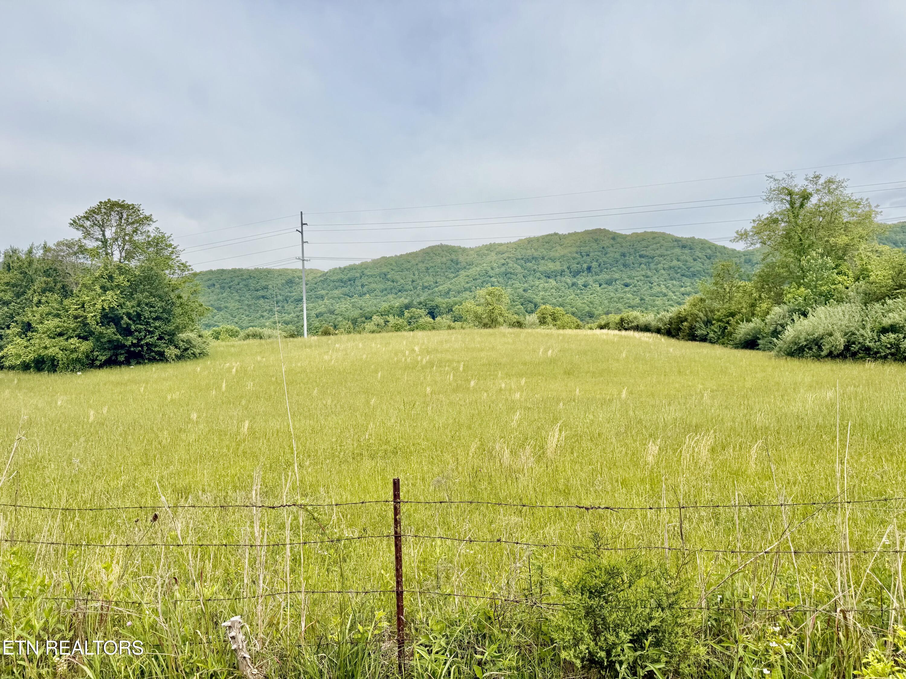 2702 Old Highway 63 Speedwell TN 37870