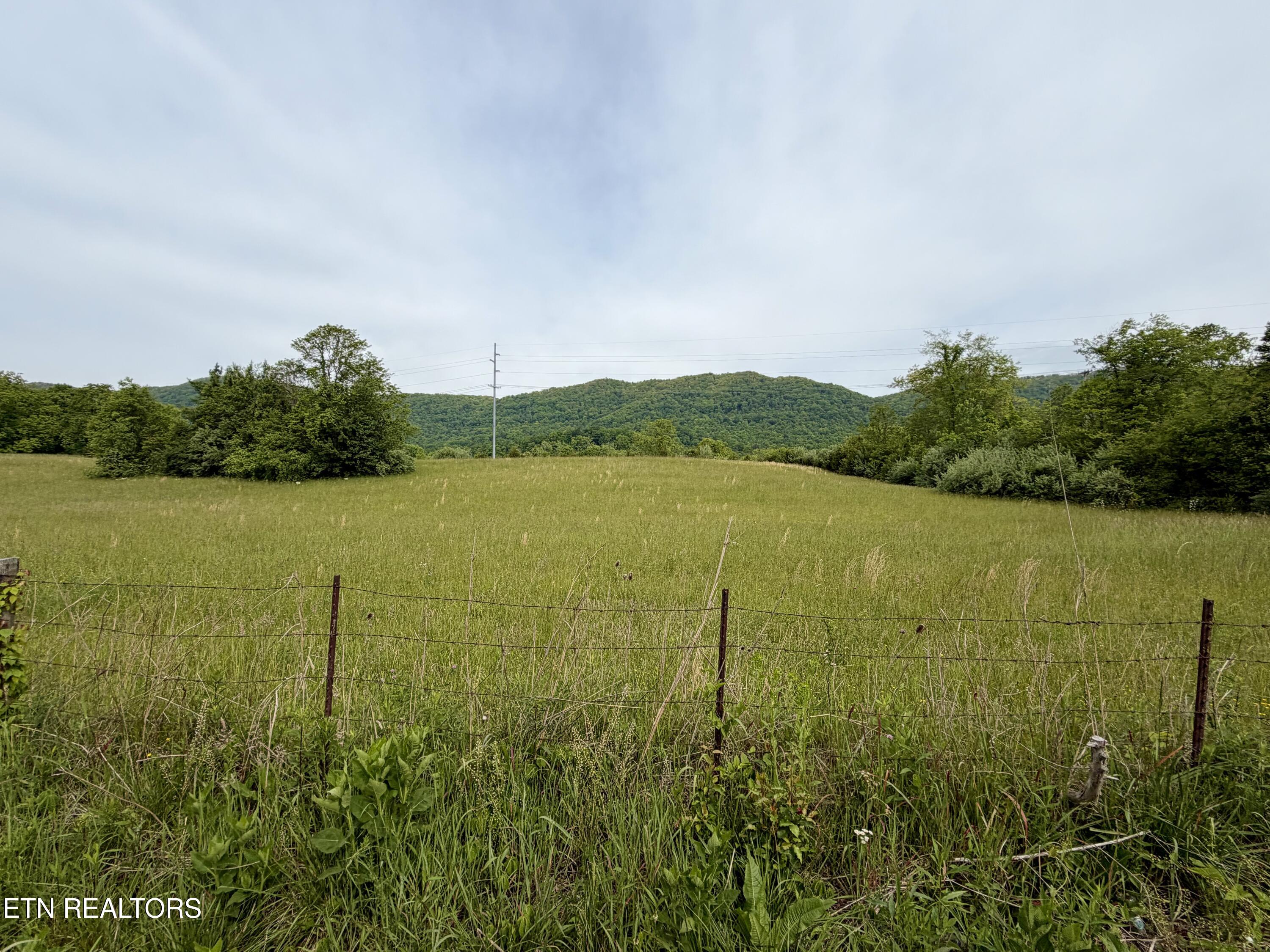 2702 Old Highway 63 Speedwell TN 37870
