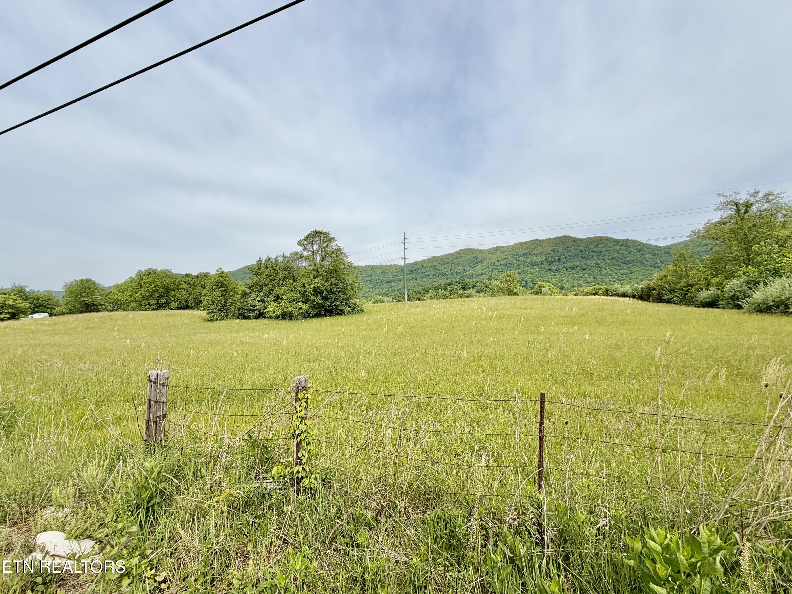2702 Old Highway 63 Speedwell TN 37870