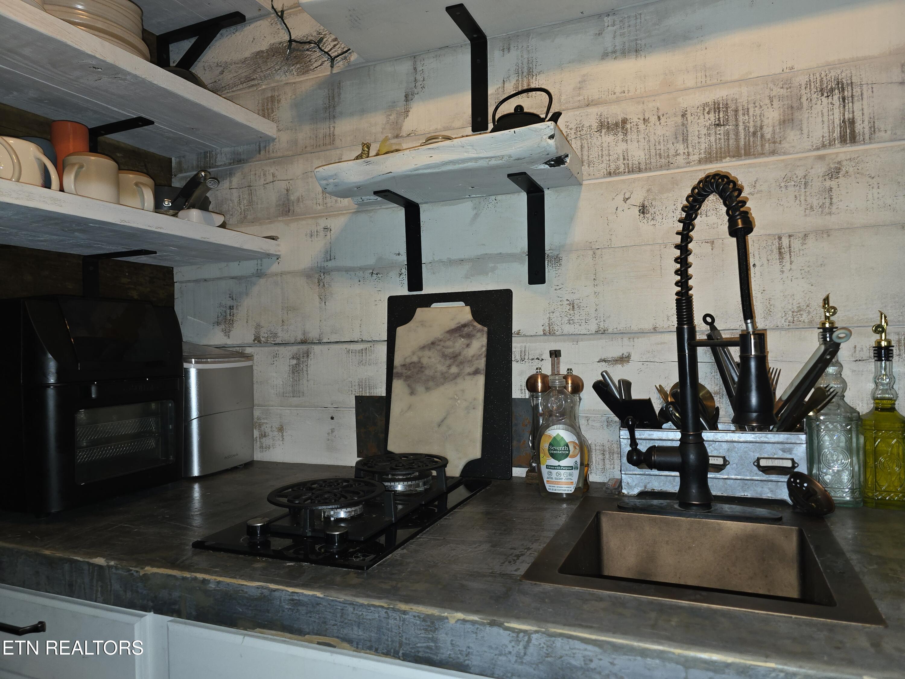 2615 Stoney Fork Road Sneedville TN 37869