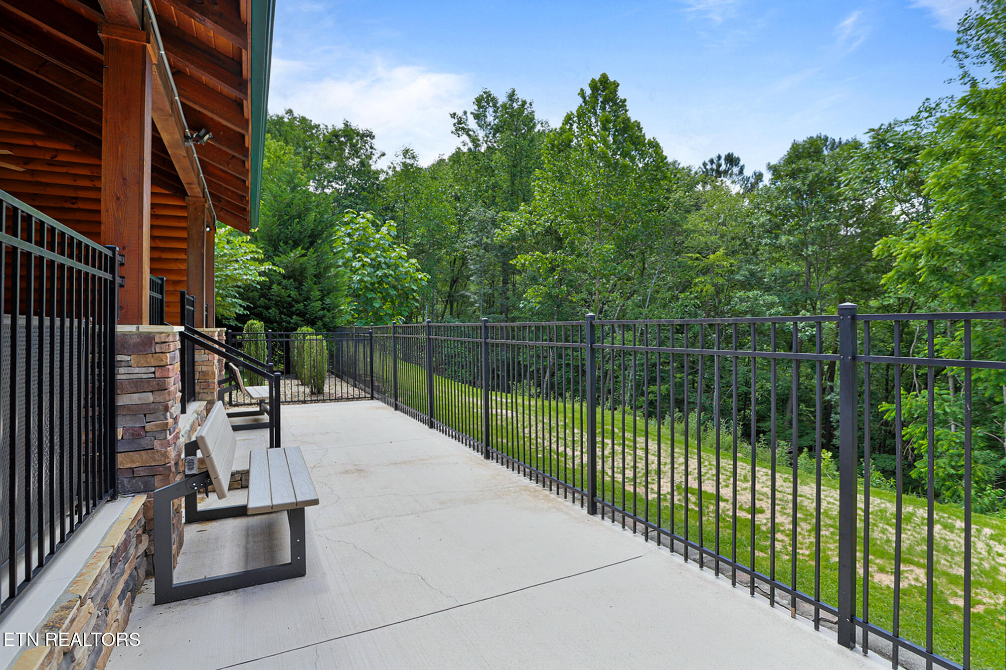 2220 Smoky Overlook Way Sevierville TN 37862