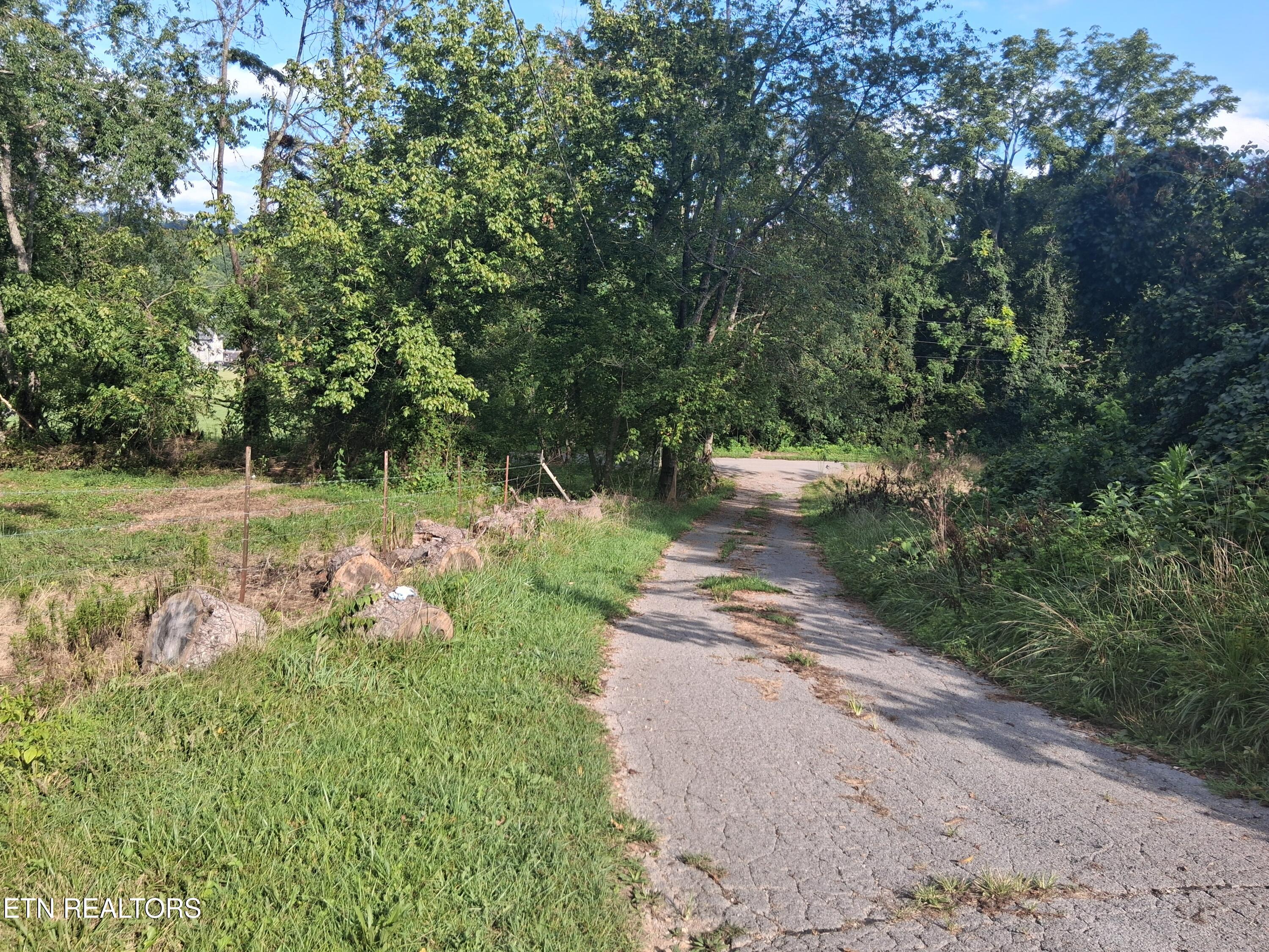 1820 Old Knoxville Road Tazewell TN 37879