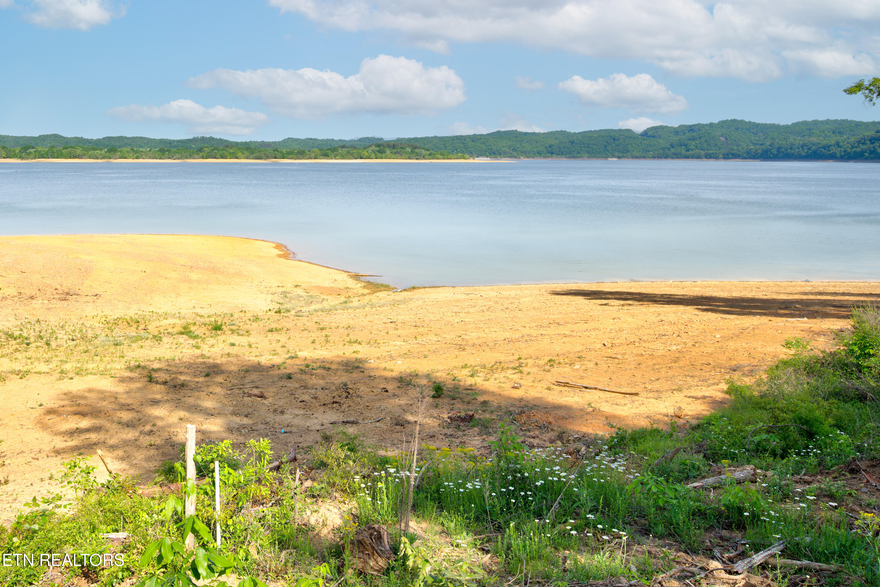 Quiet Cove Way Dandridge TN 37725