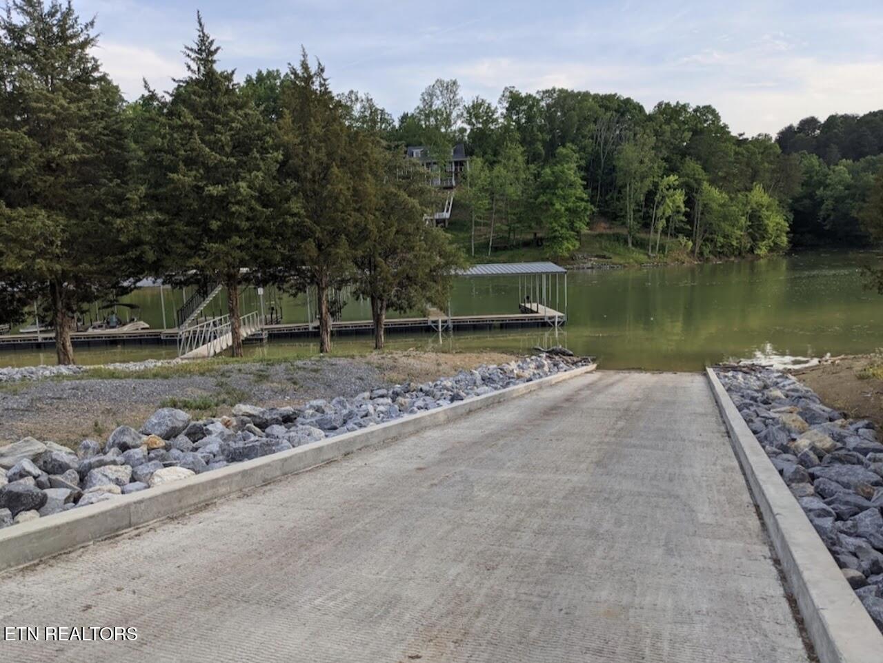 Quiet Cove Way Dandridge TN 37725
