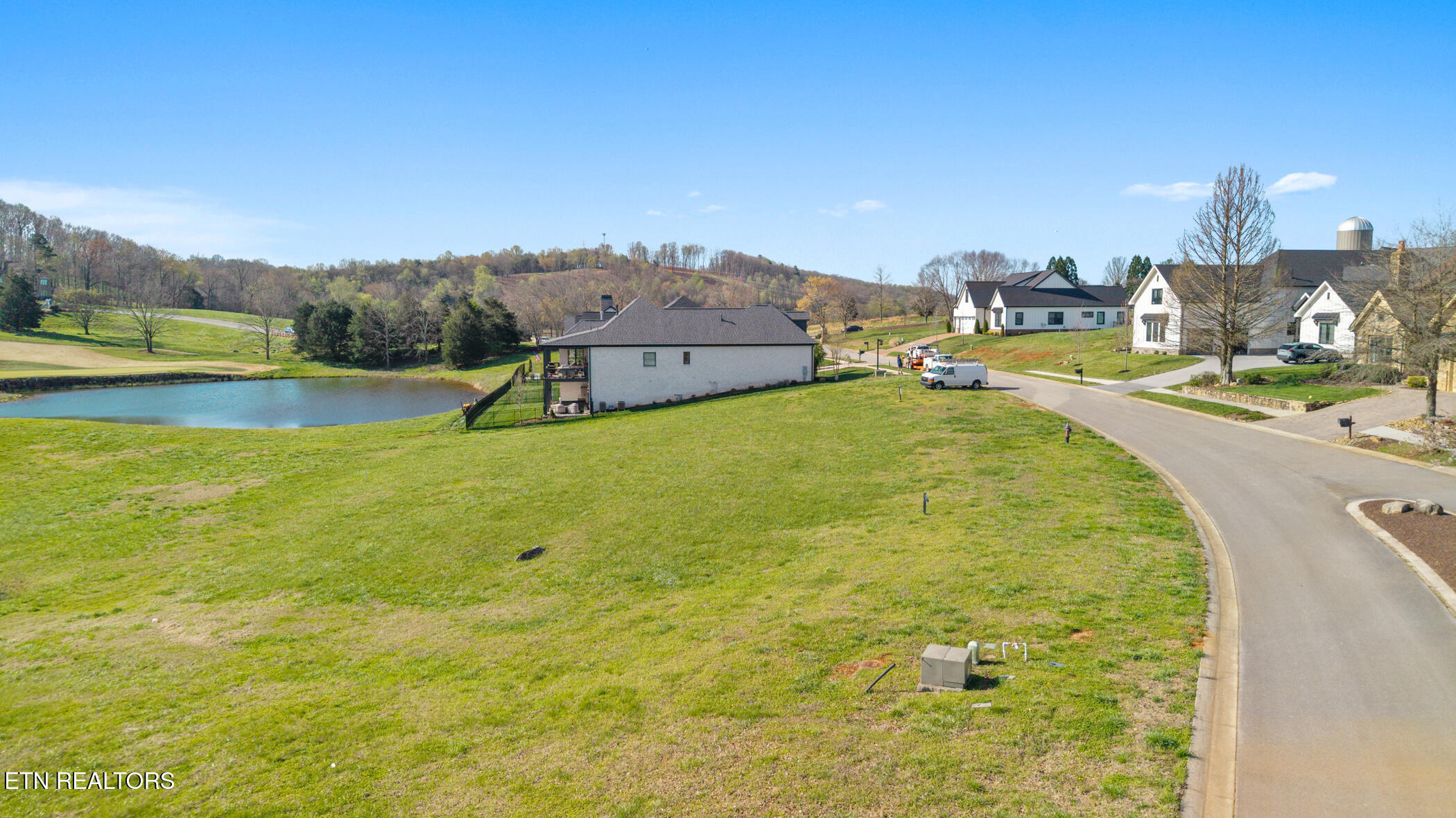592 Old Barn Lane Loudon TN 37774