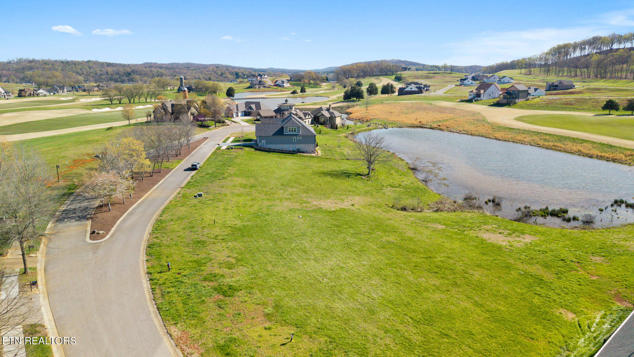 592 Old Barn Lane Loudon TN 37774