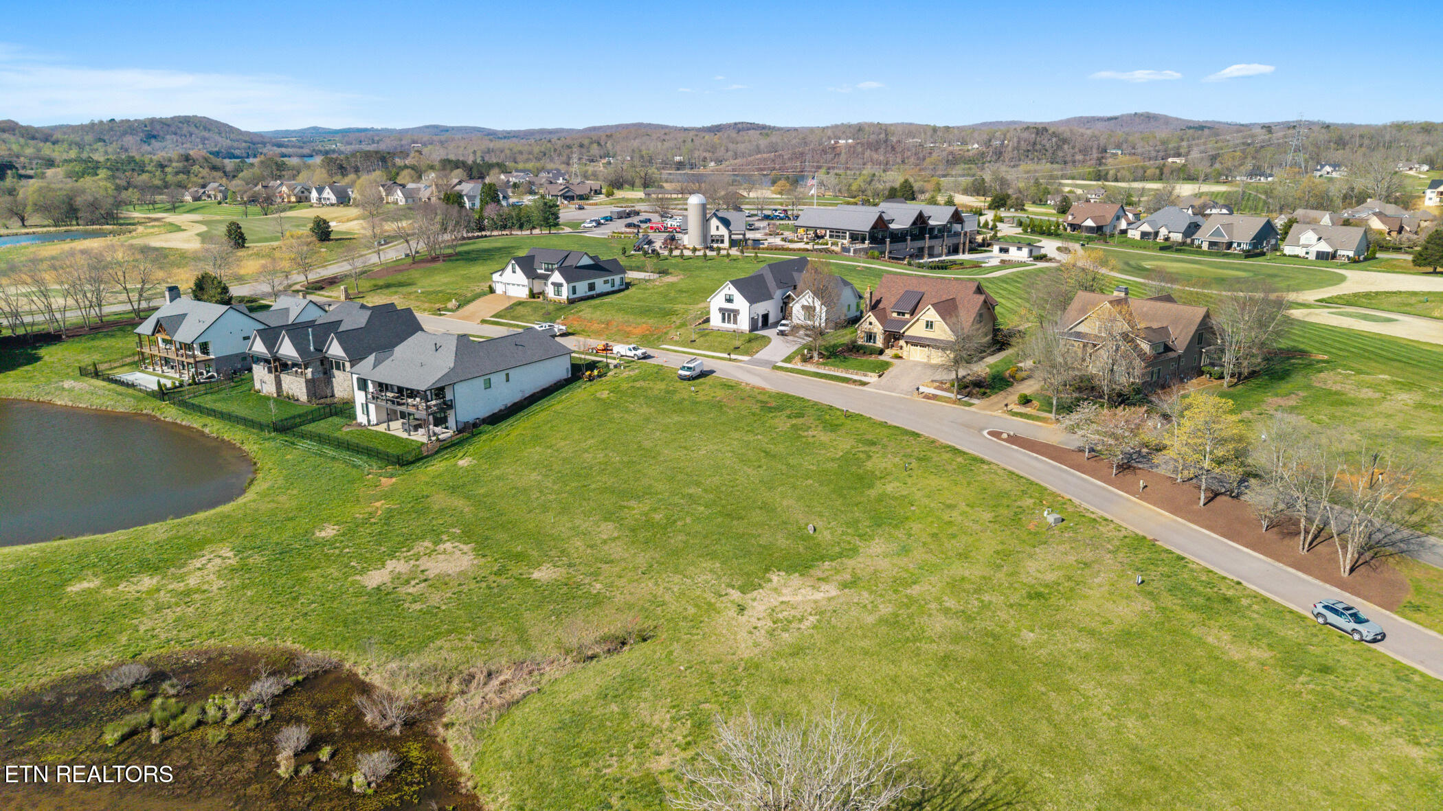 592 Old Barn Lane Loudon TN 37774