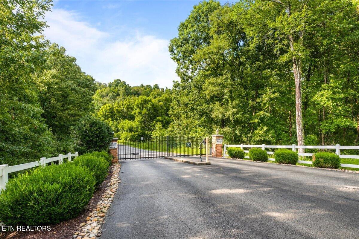 126 Emerald Pointe Circle Rockwood TN 37854