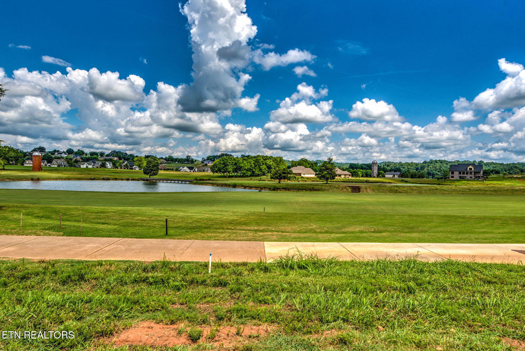 695 Black Bear Circle Loudon TN 37774