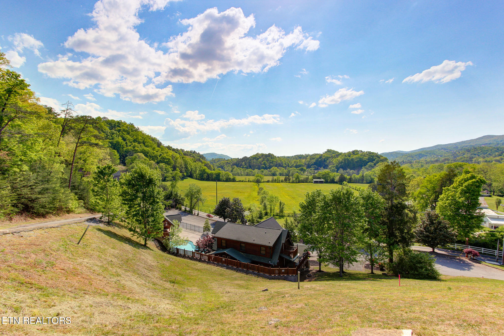 1801 Stone Wood Way Pigeon Forge TN 37862