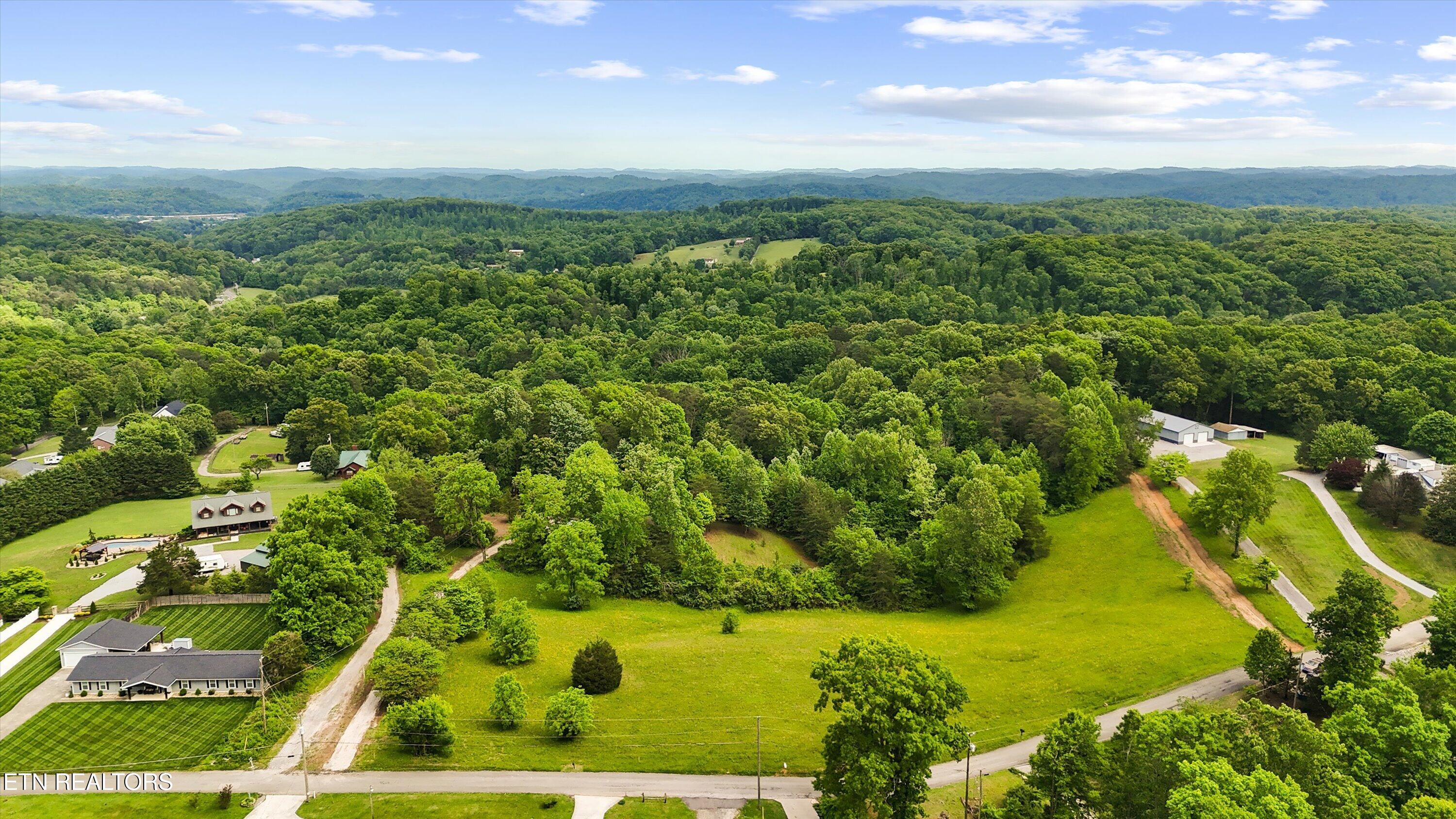 Pleasant View Loop Clinton TN 37716