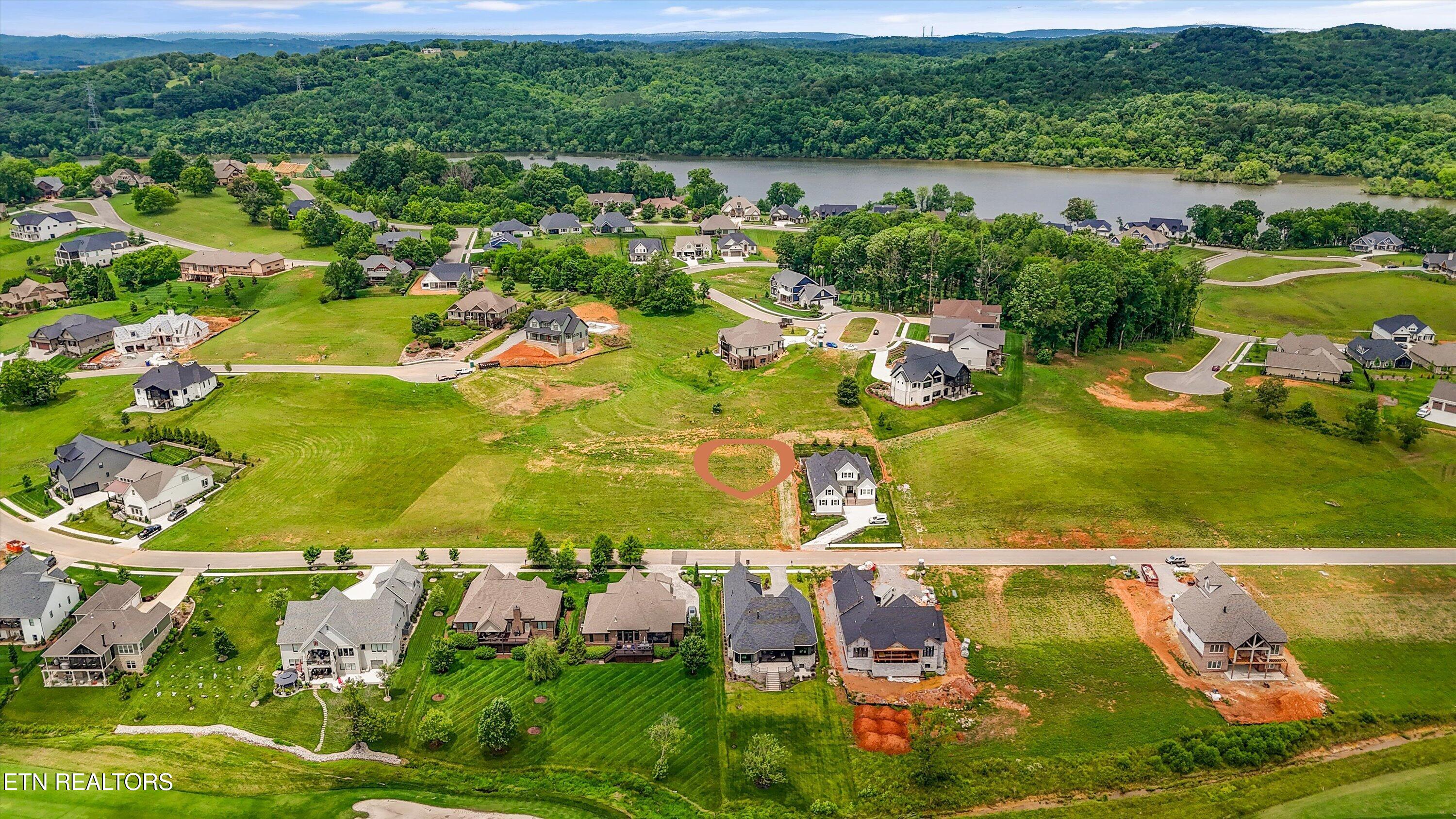 2532 Persimmon Loudon TN 37774