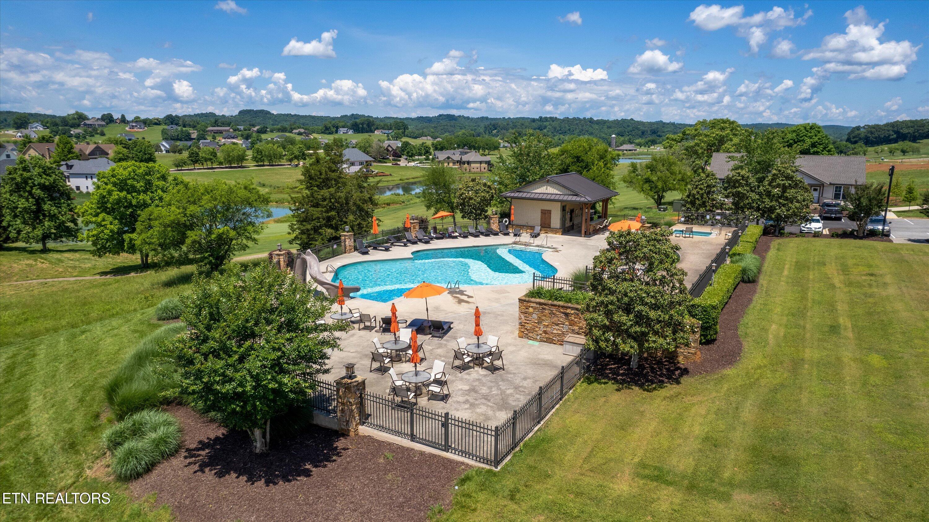 2532 Persimmon Loudon TN 37774