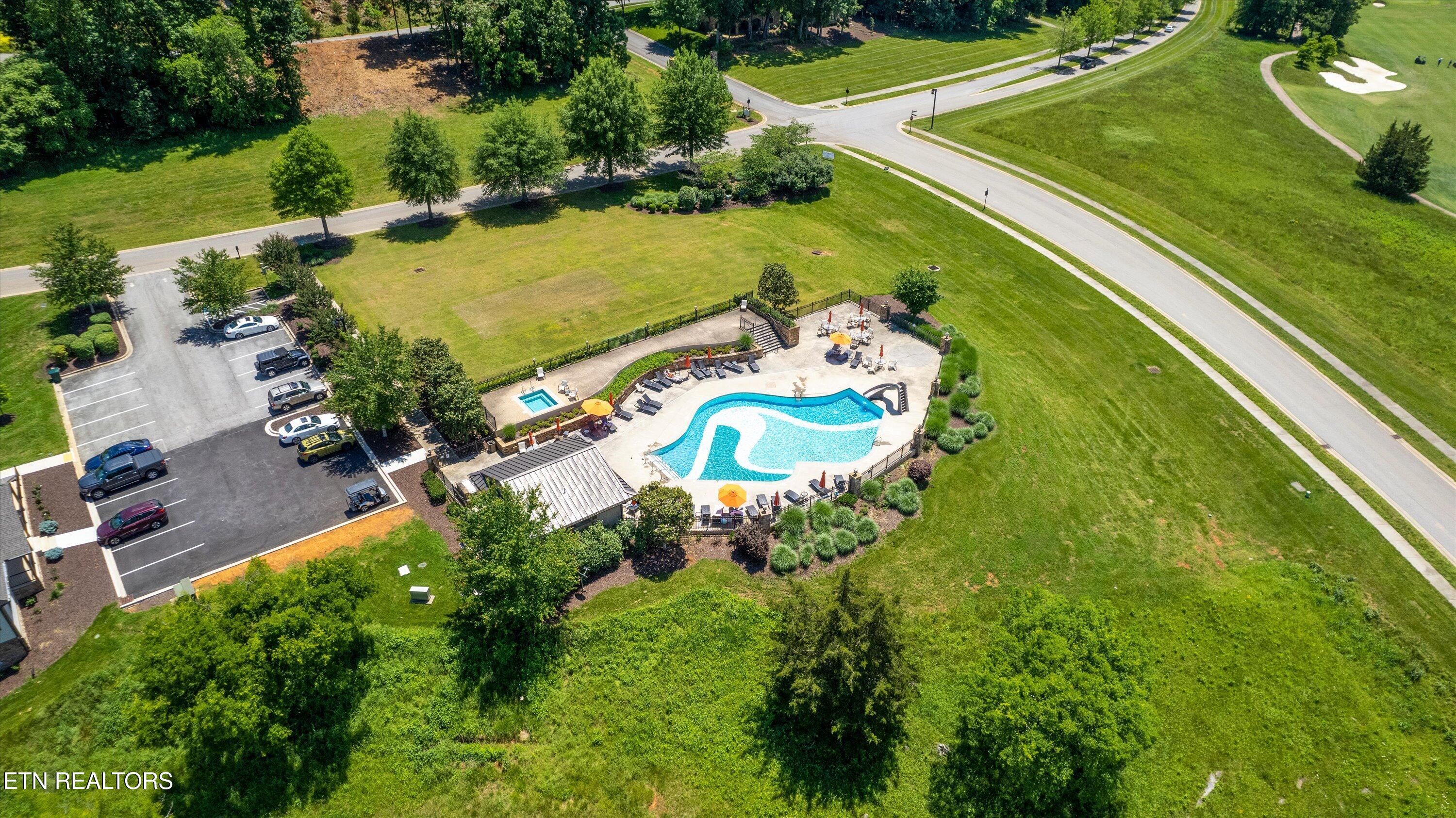2532 Persimmon Loudon TN 37774