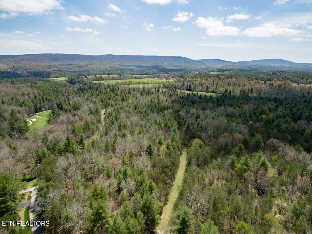17 Menteith Lane Crossville TN 38558