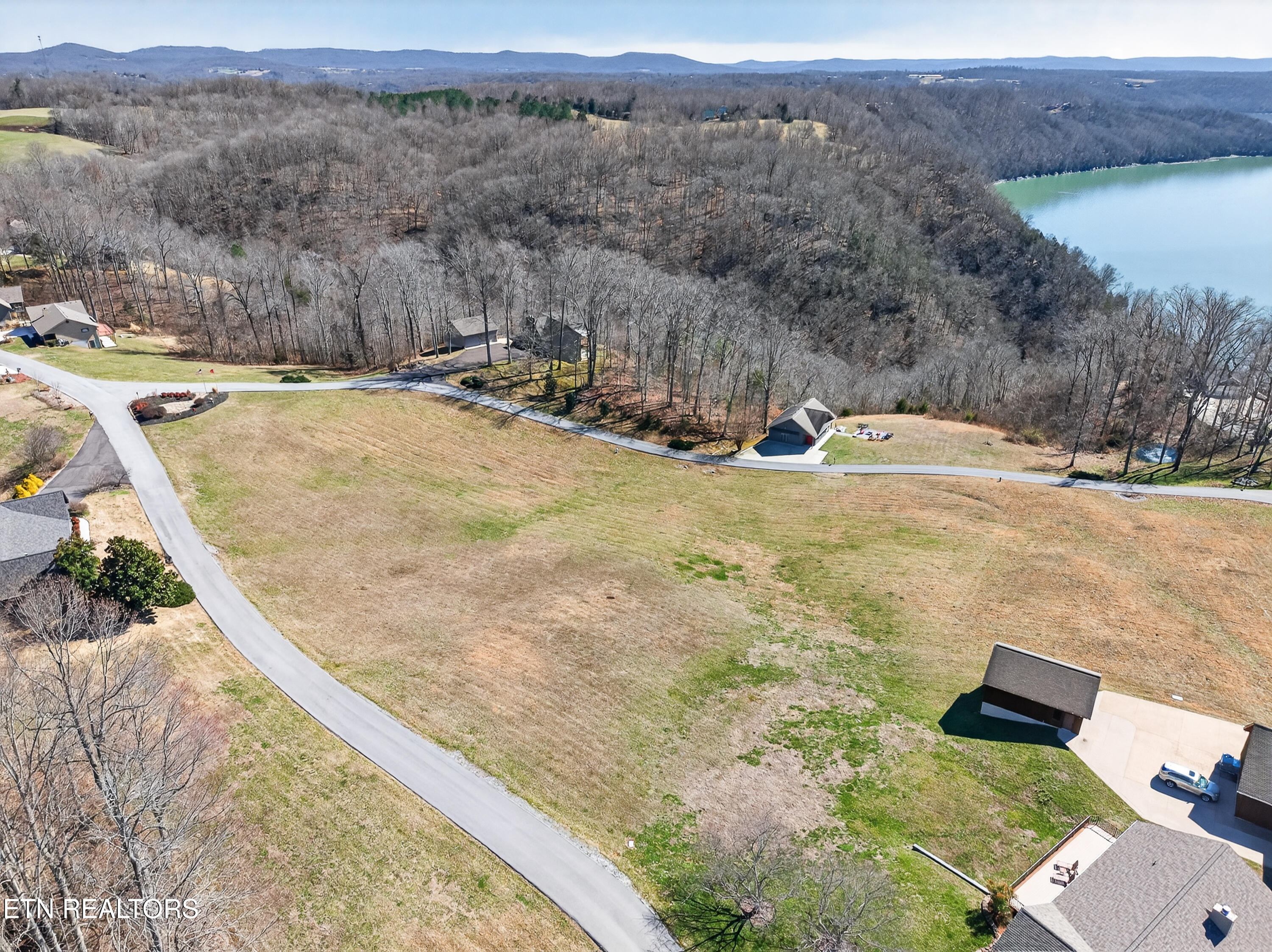 9 Mallard Pointe Drive Byrdstown TN 38549