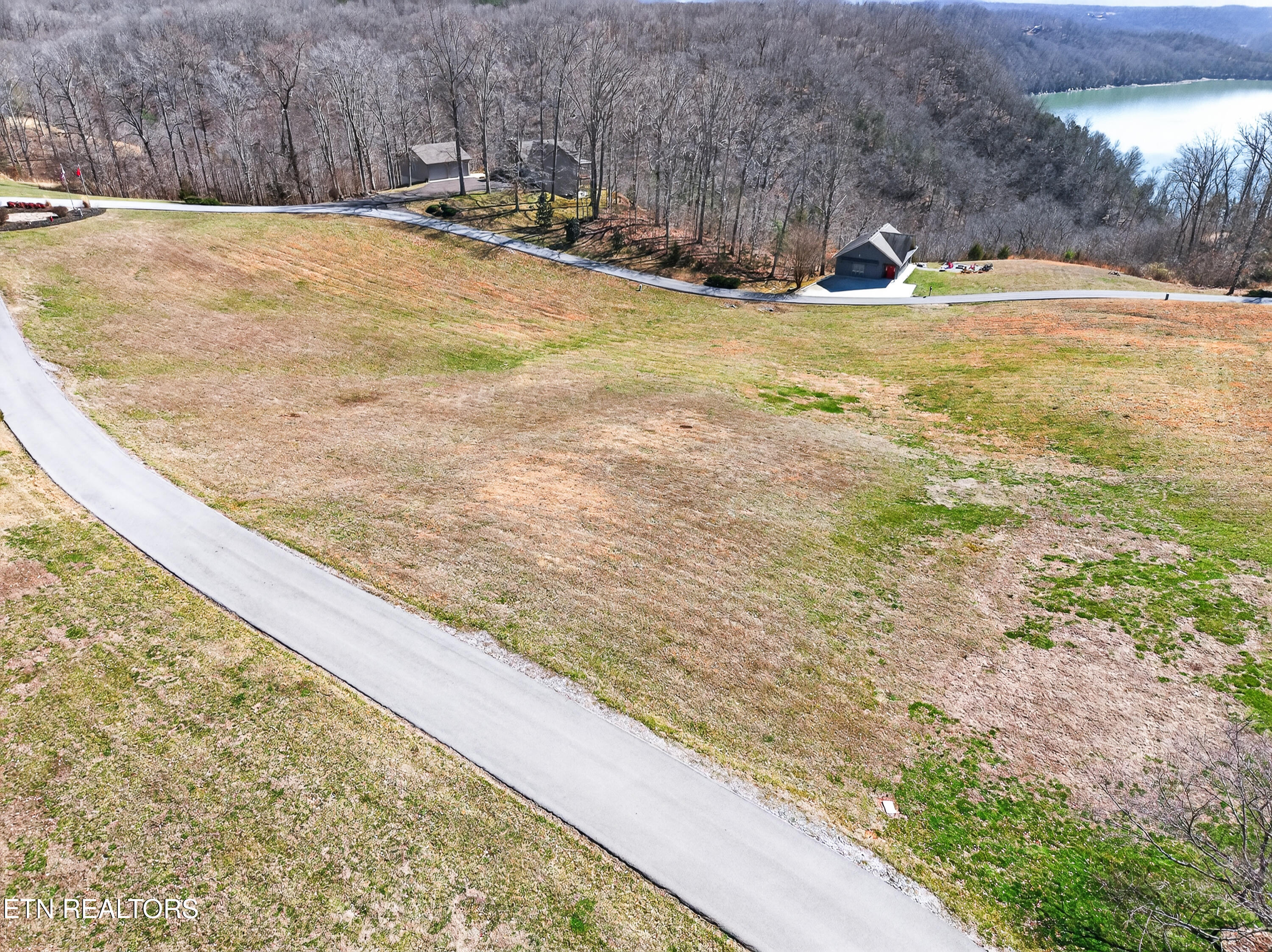 9 Mallard Pointe Drive Byrdstown TN 38549