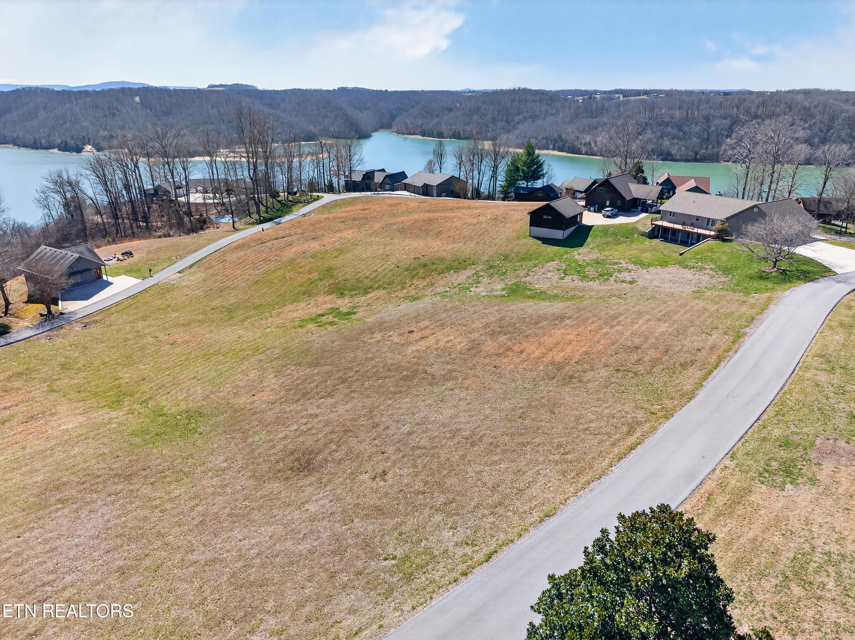 9 Mallard Pointe Drive Byrdstown TN 38549