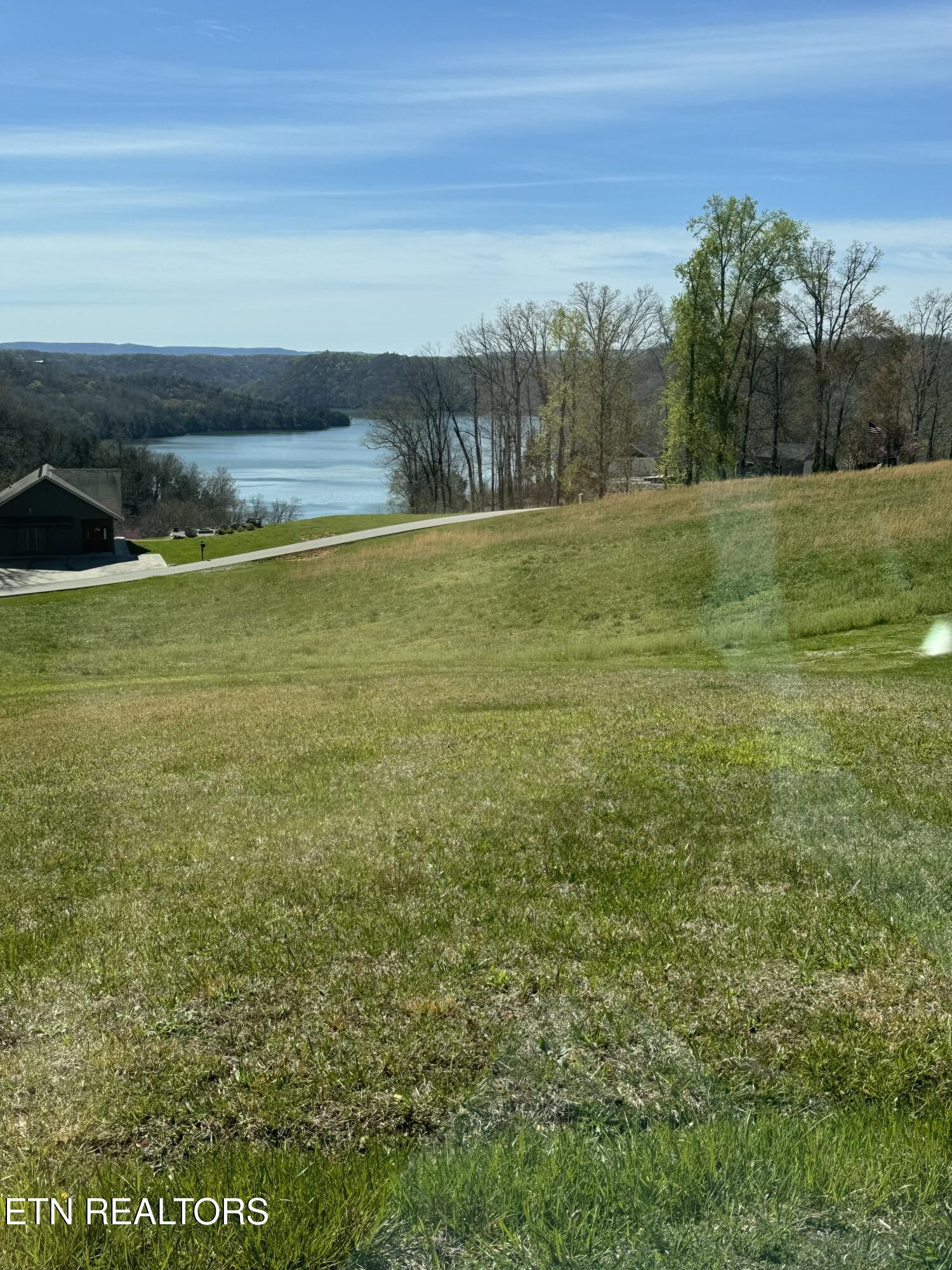 9 Mallard Pointe Drive Byrdstown TN 38549