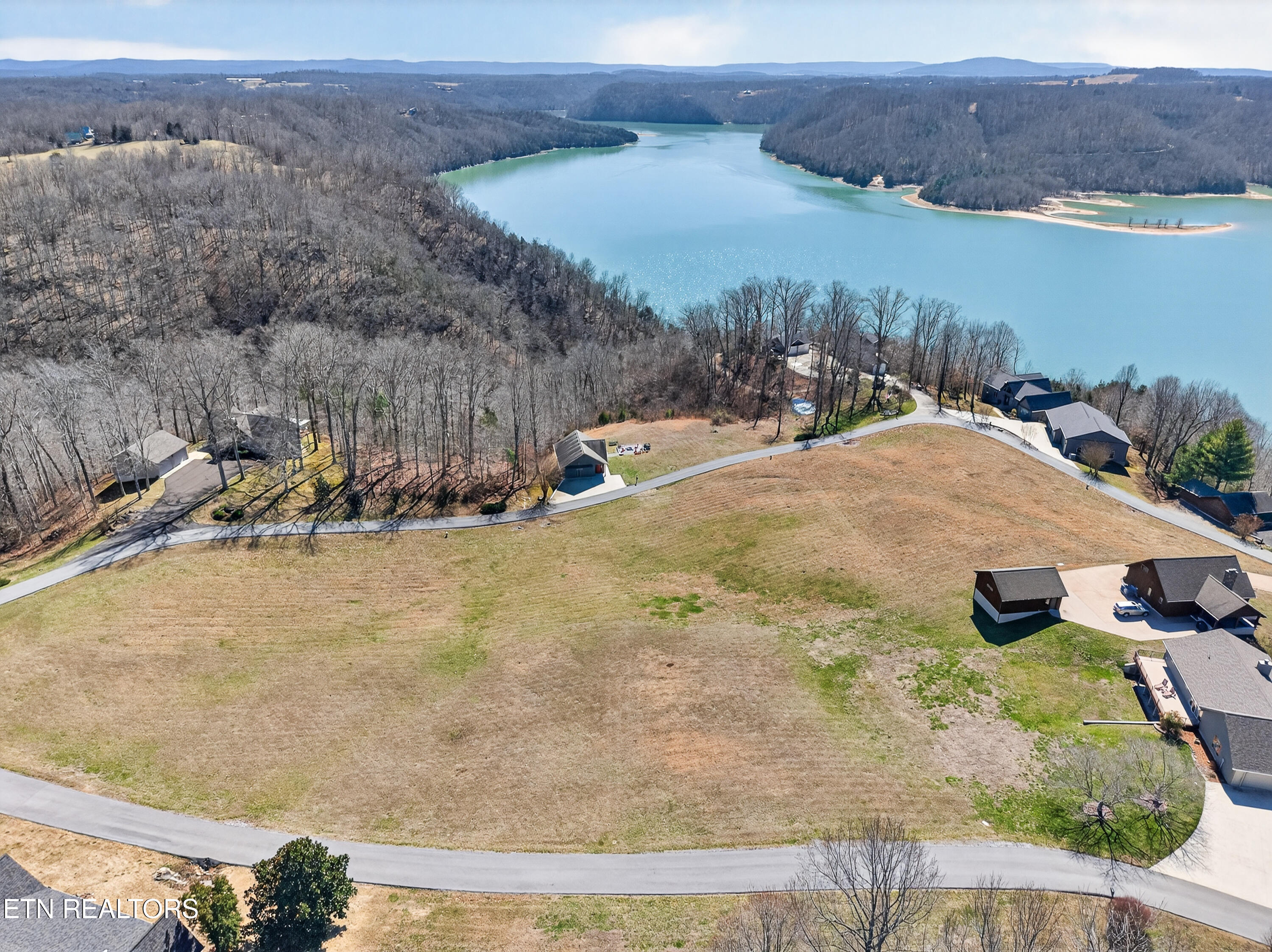 9 Mallard Pointe Drive Byrdstown TN 38549