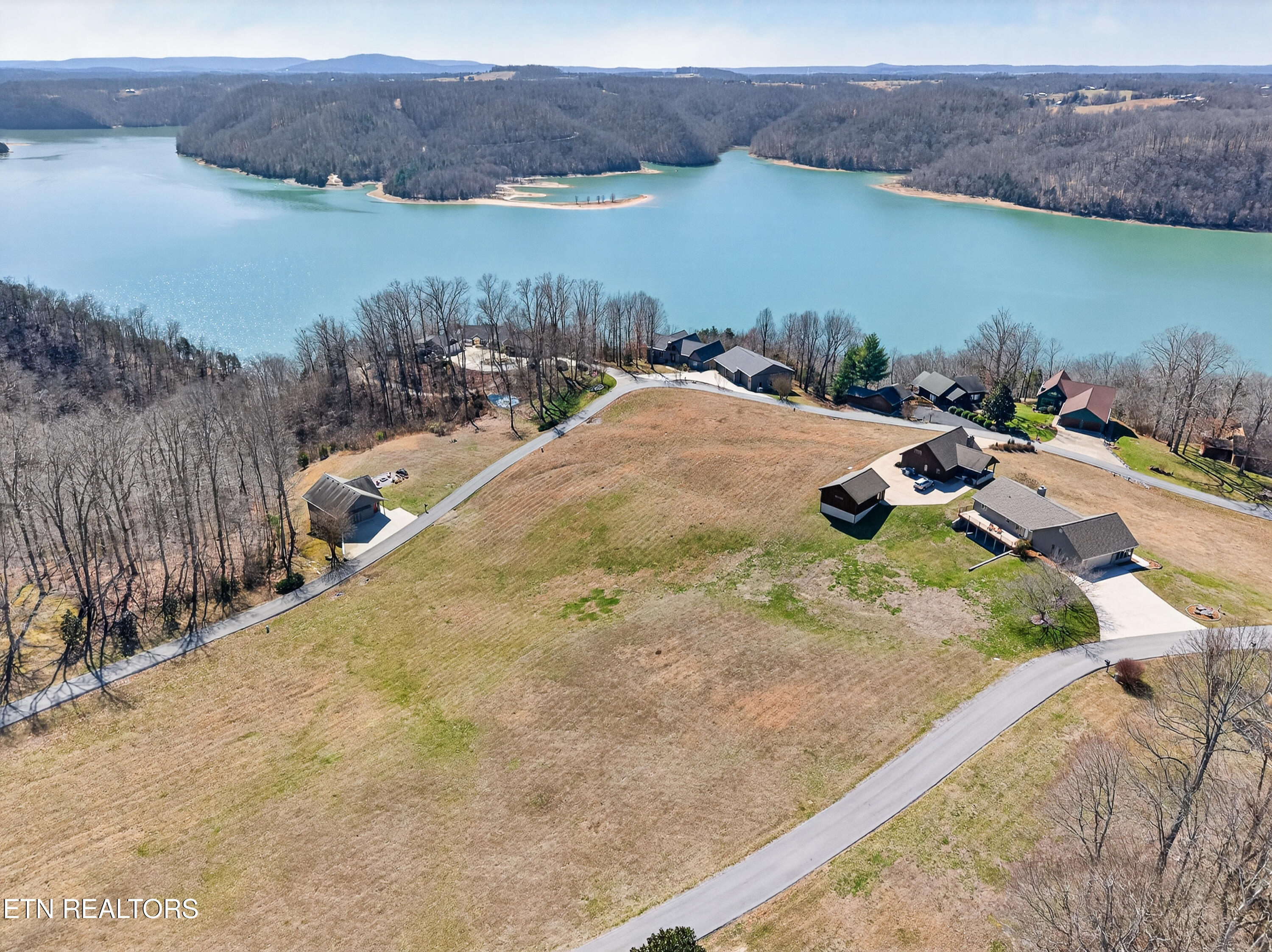 9 Mallard Pointe Drive Byrdstown TN 38549