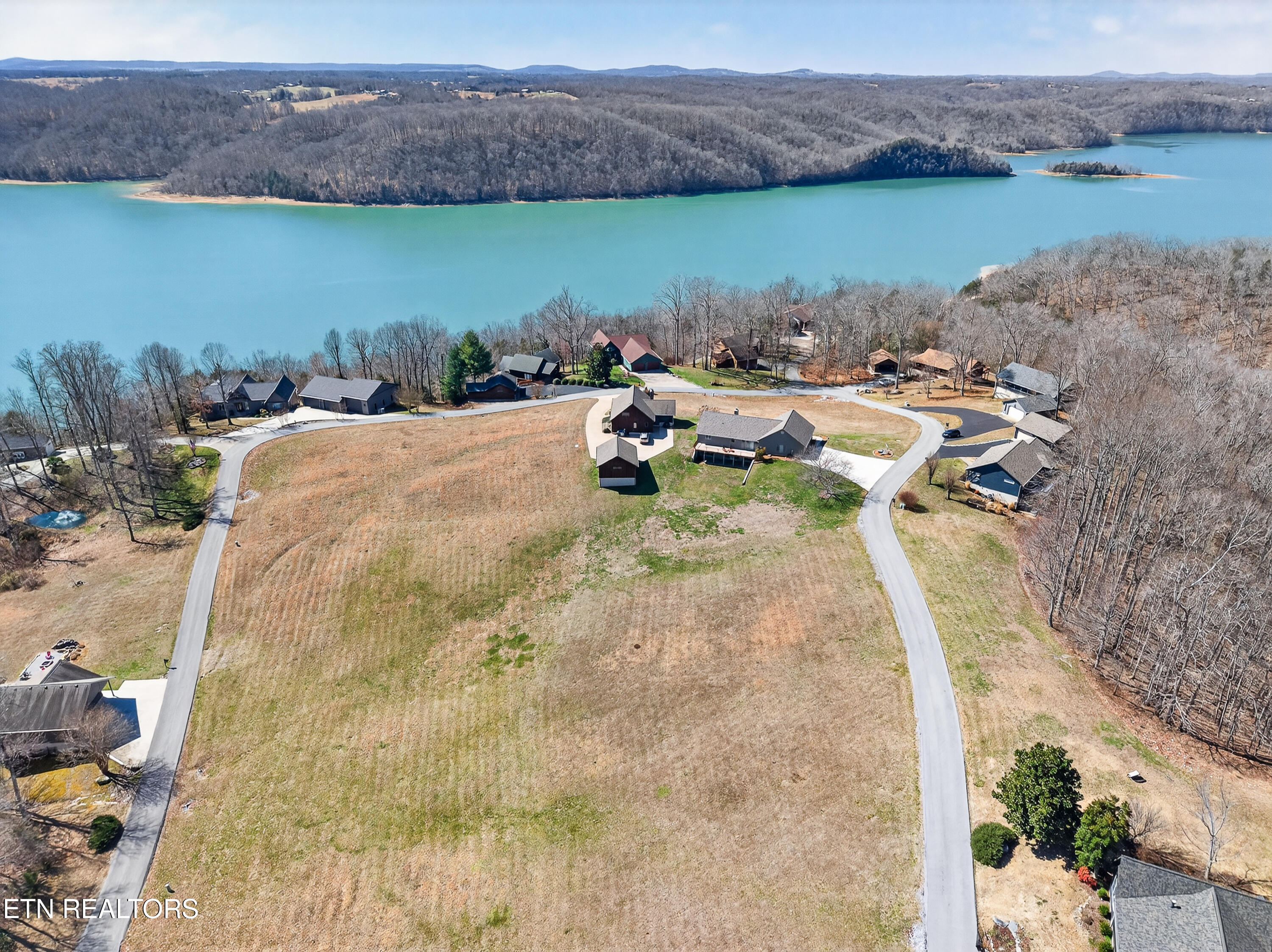 9 Mallard Pointe Drive Byrdstown TN 38549