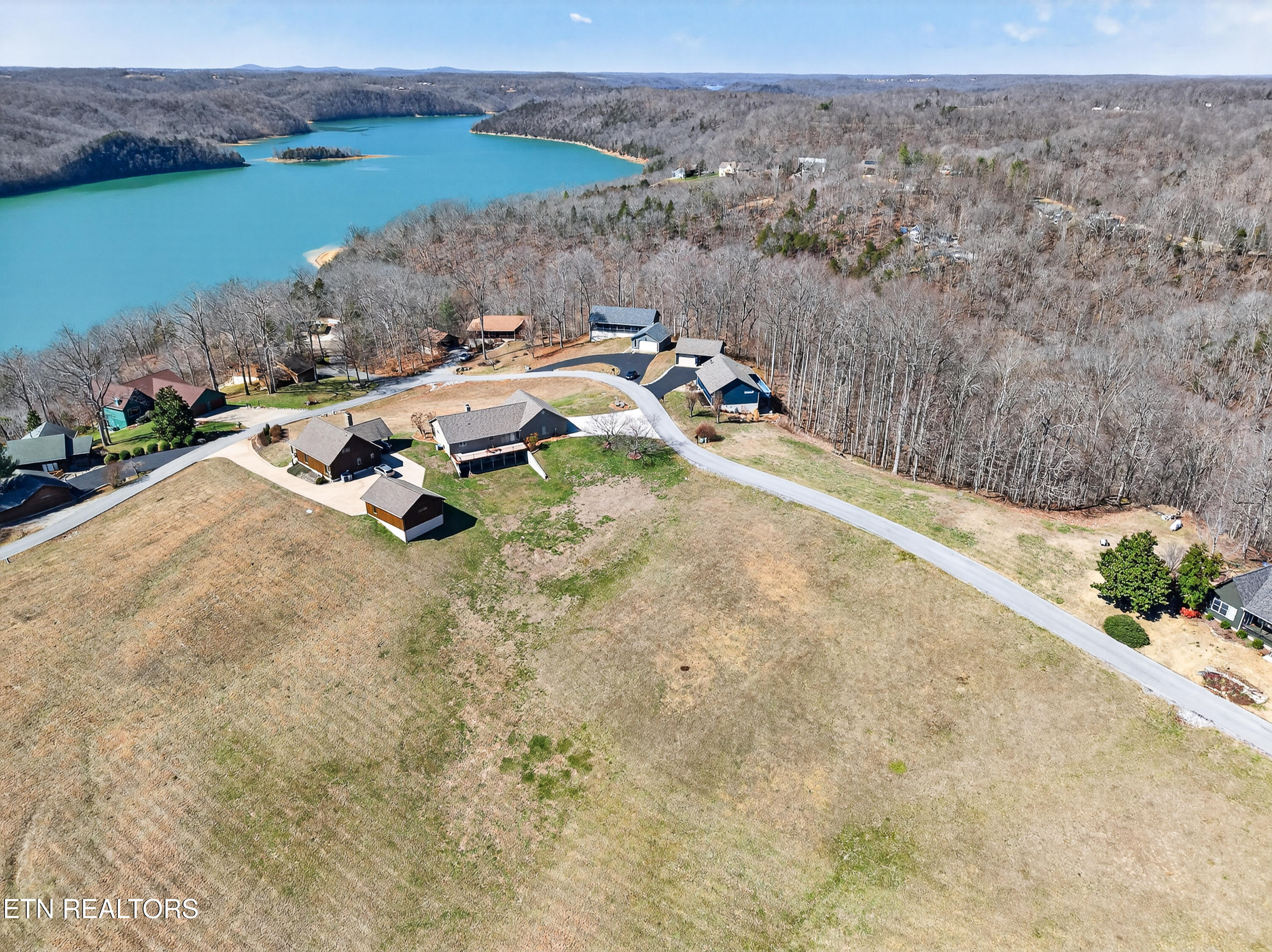 9 Mallard Pointe Drive Byrdstown TN 38549